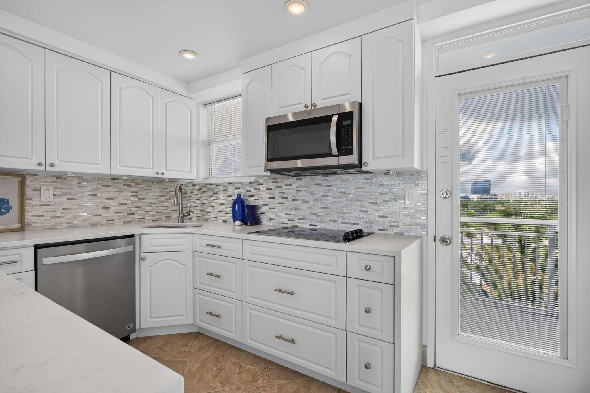 1920 S Ocean Drive 708 Property Photo 2