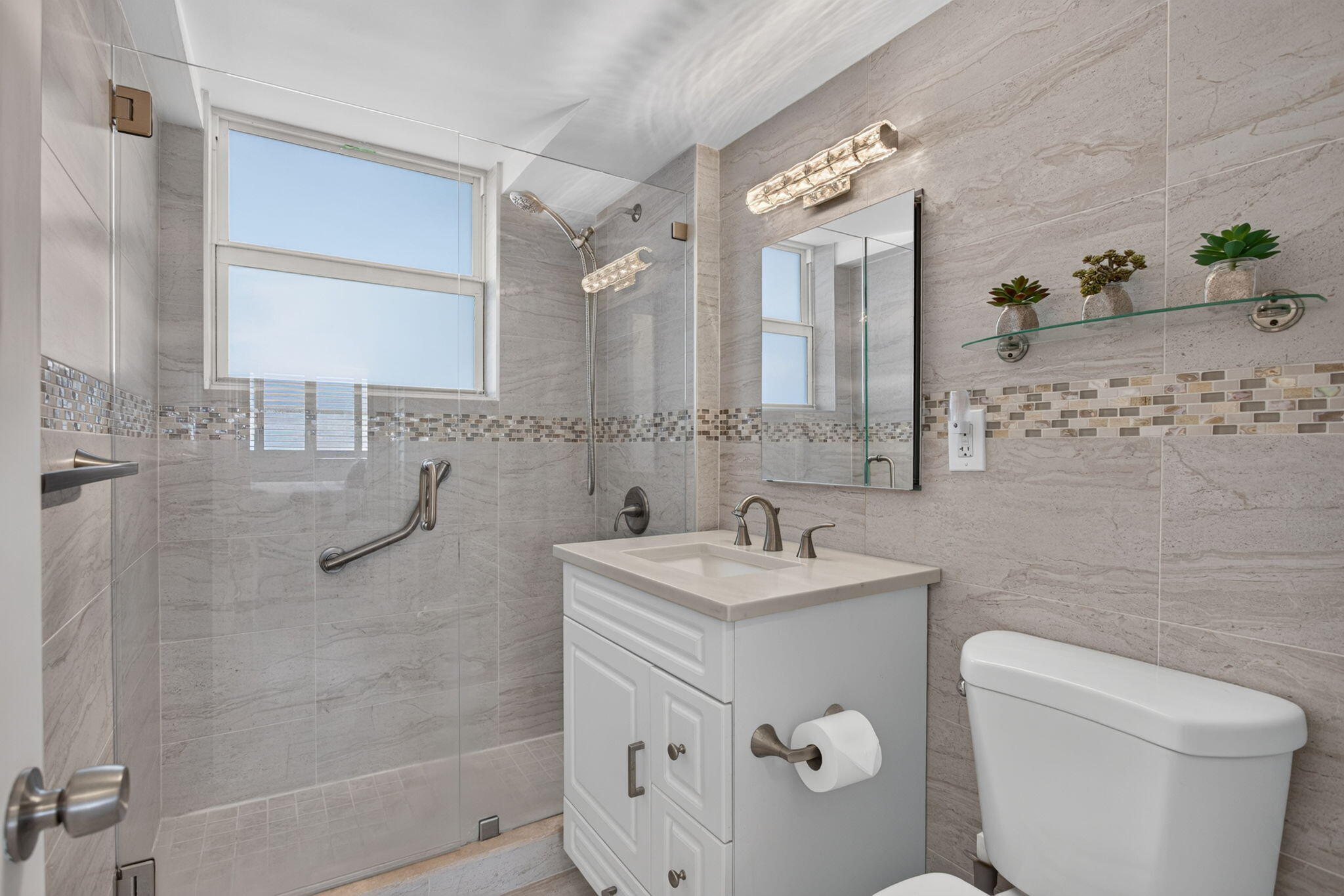 1920 S Ocean Drive 708 Property Photo 16
