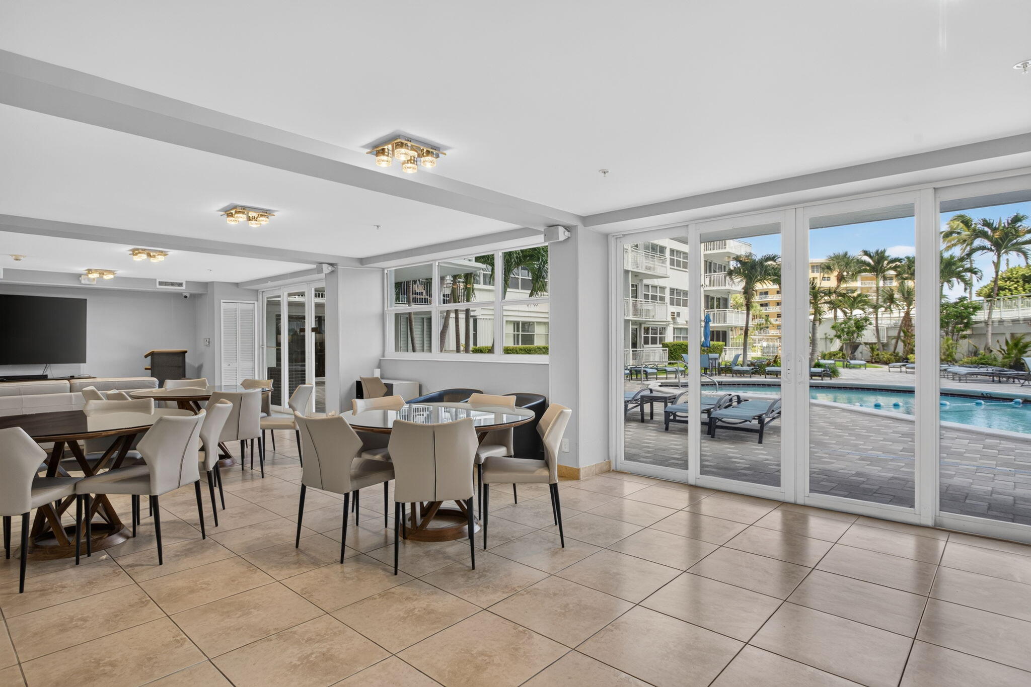 1920 S Ocean Drive 708 Property Photo 23