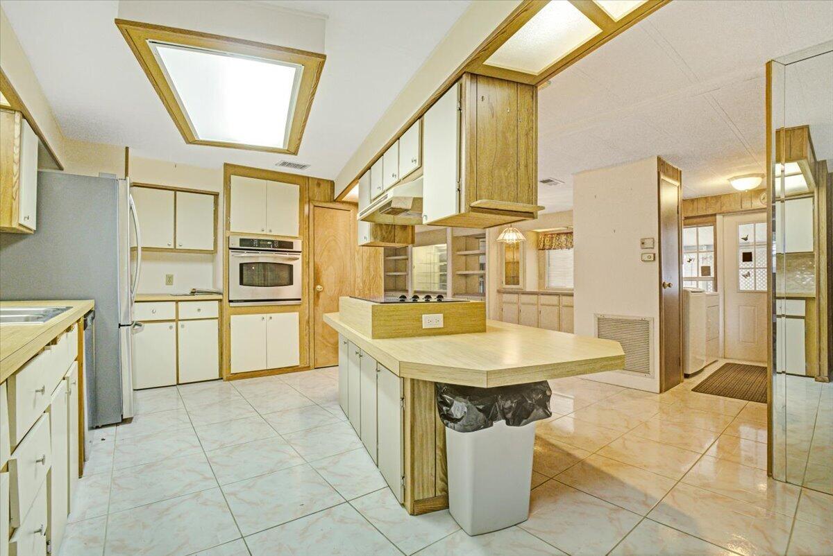 109 Nw 51st Street Property Photo 4