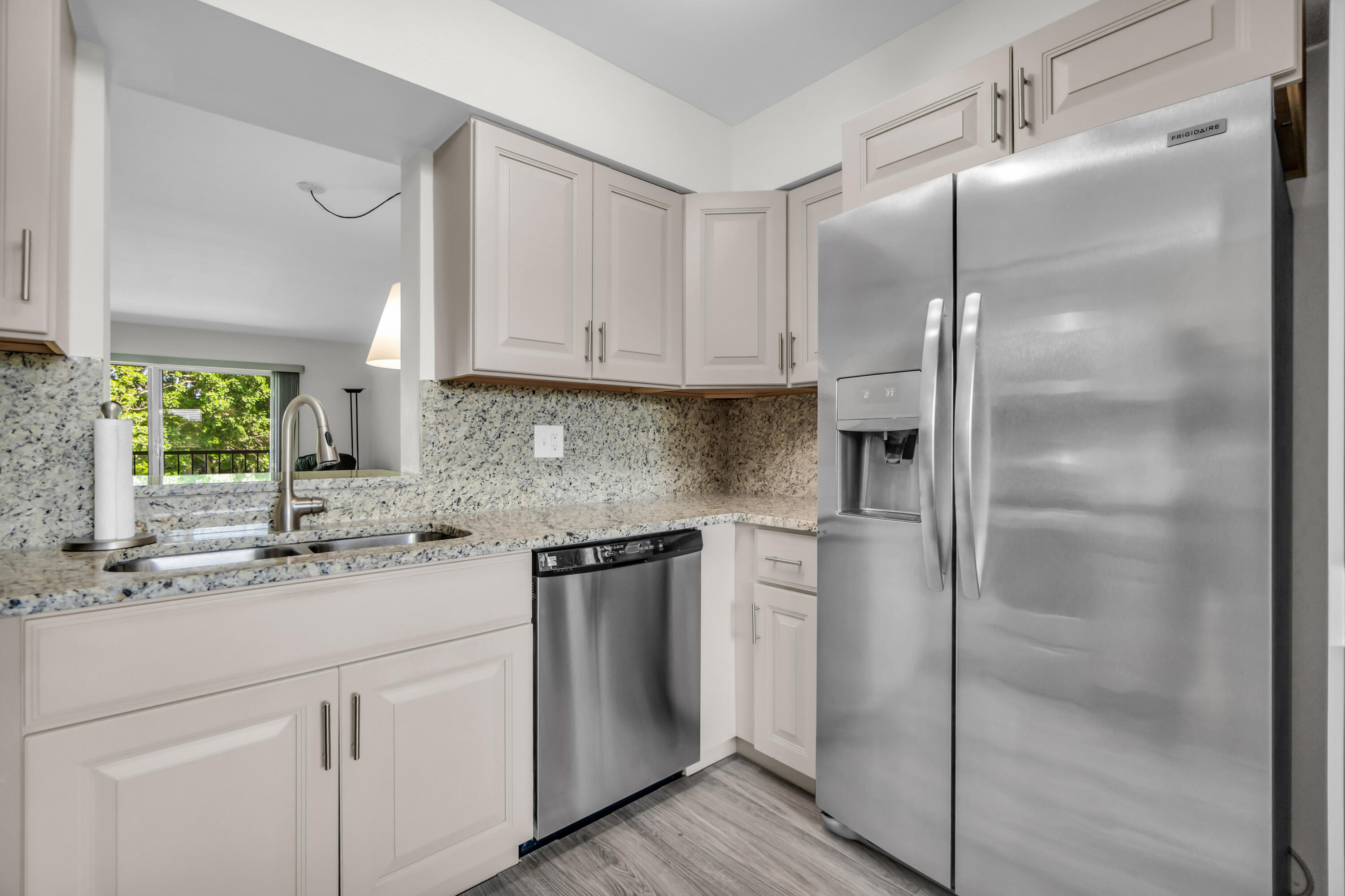 7267 Huntington Lane 403 Property Photo 1