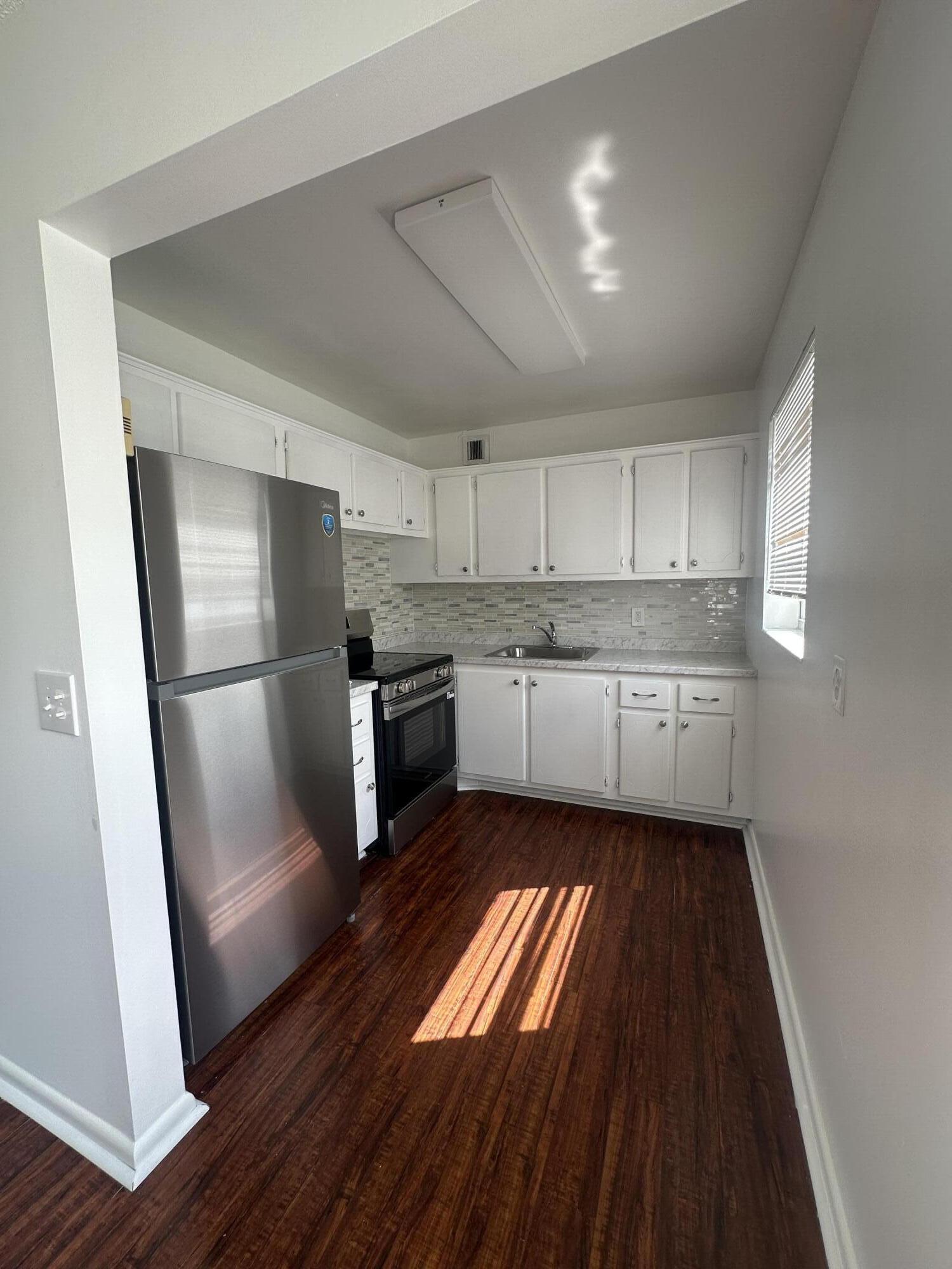 195 WINDSOR I Property Photo 1