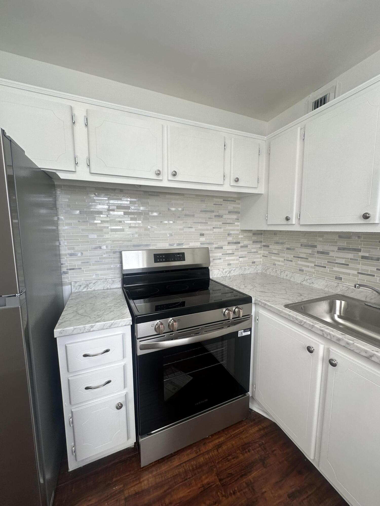 195 Windsor I Property Photo 3