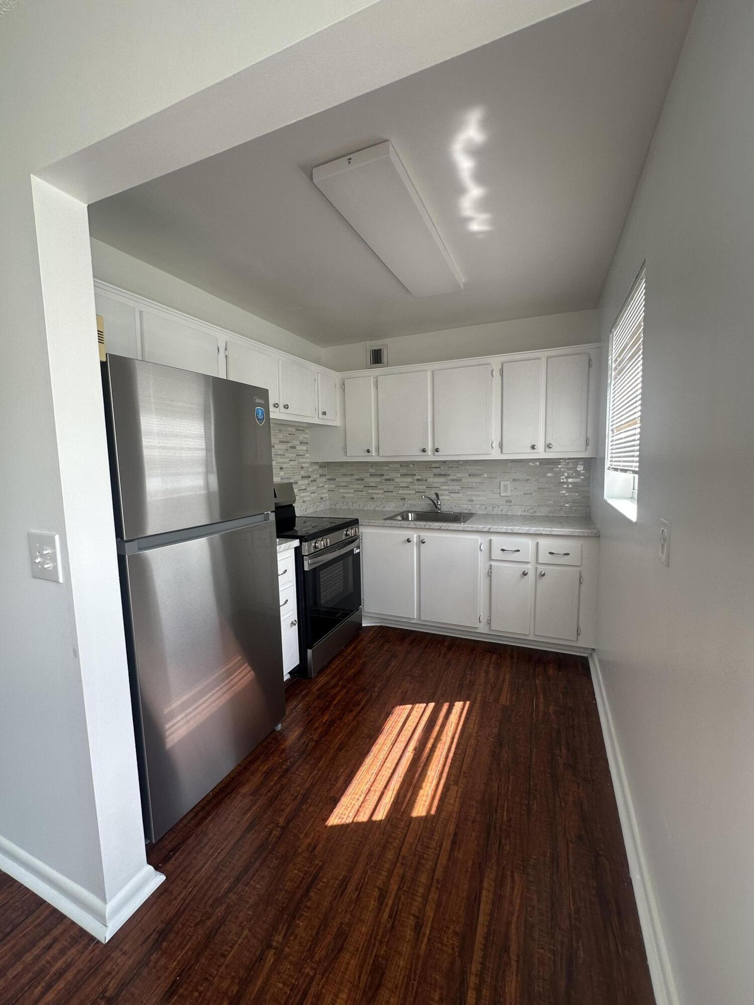 195 Windsor I Property Photo 6