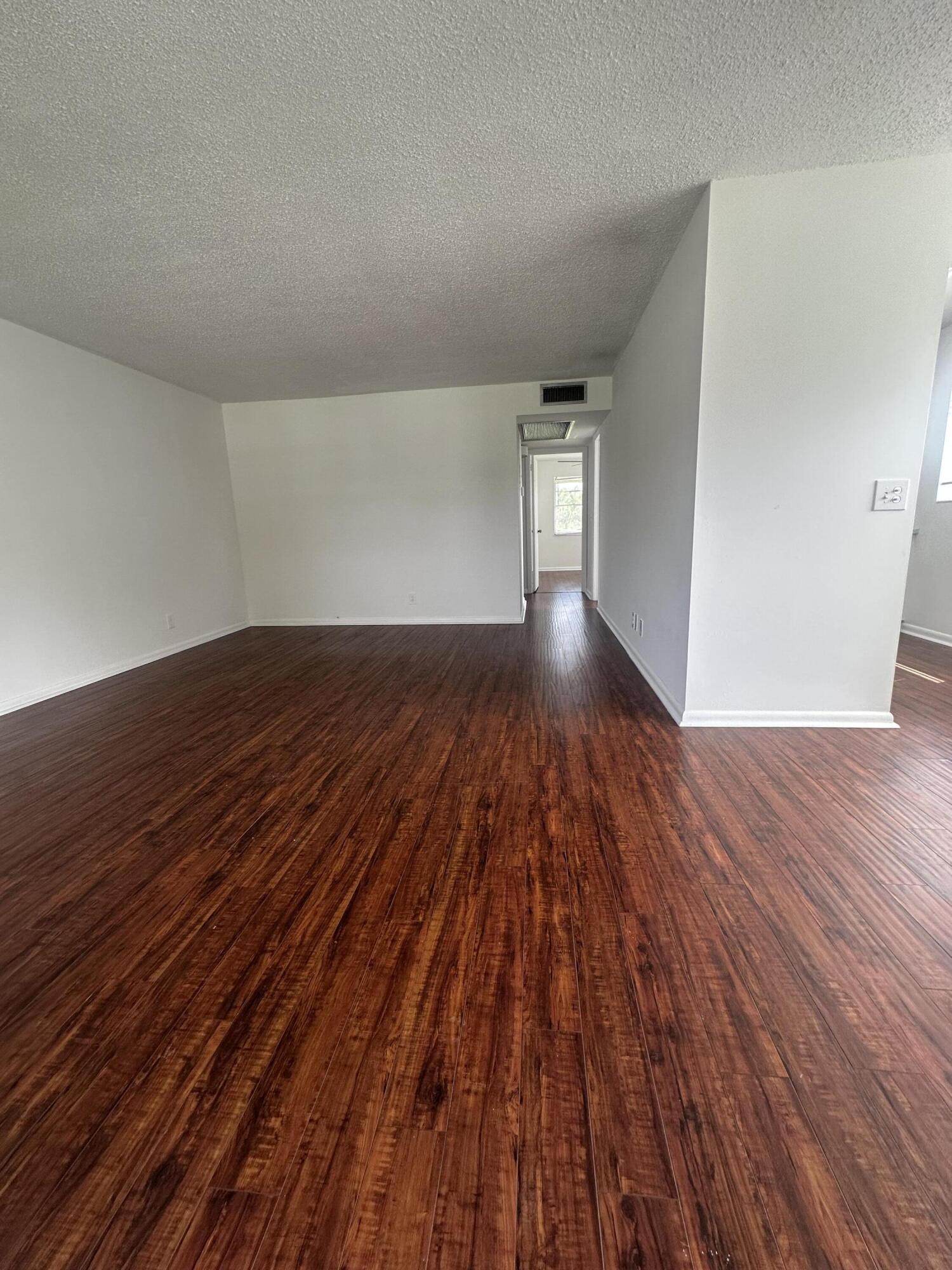 195 Windsor I Property Photo 7