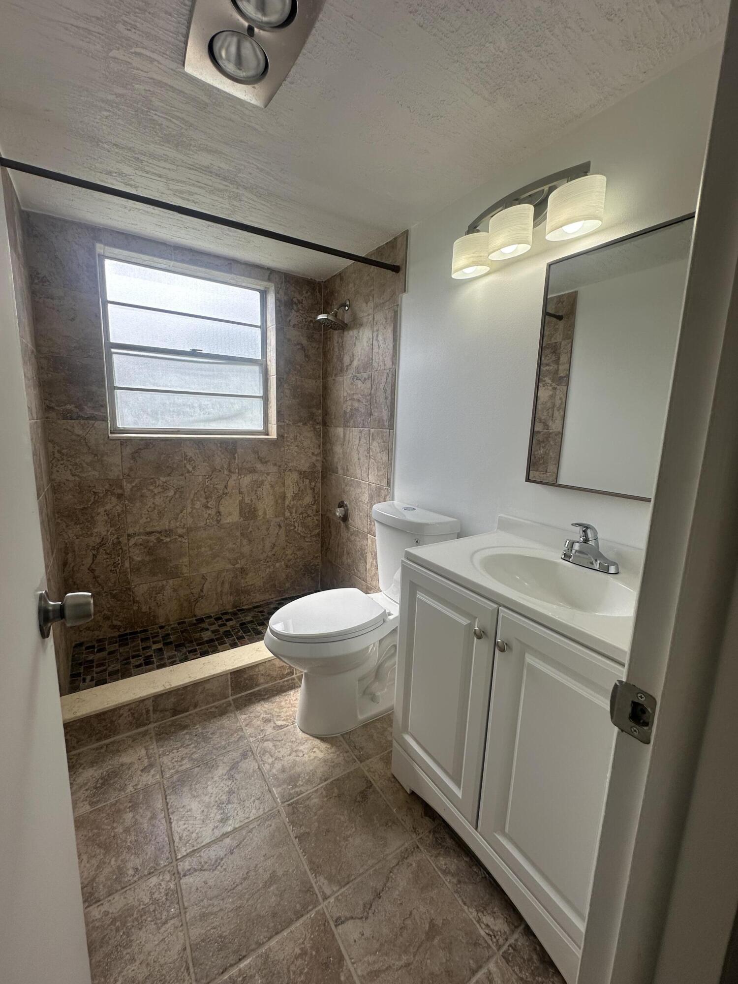 195 Windsor I Property Photo 11