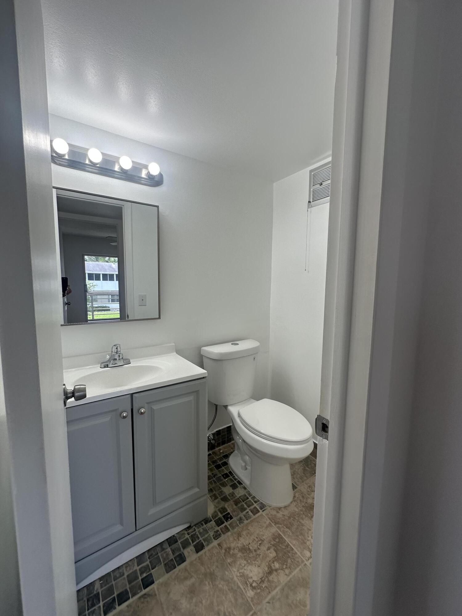 195 Windsor I Property Photo 12