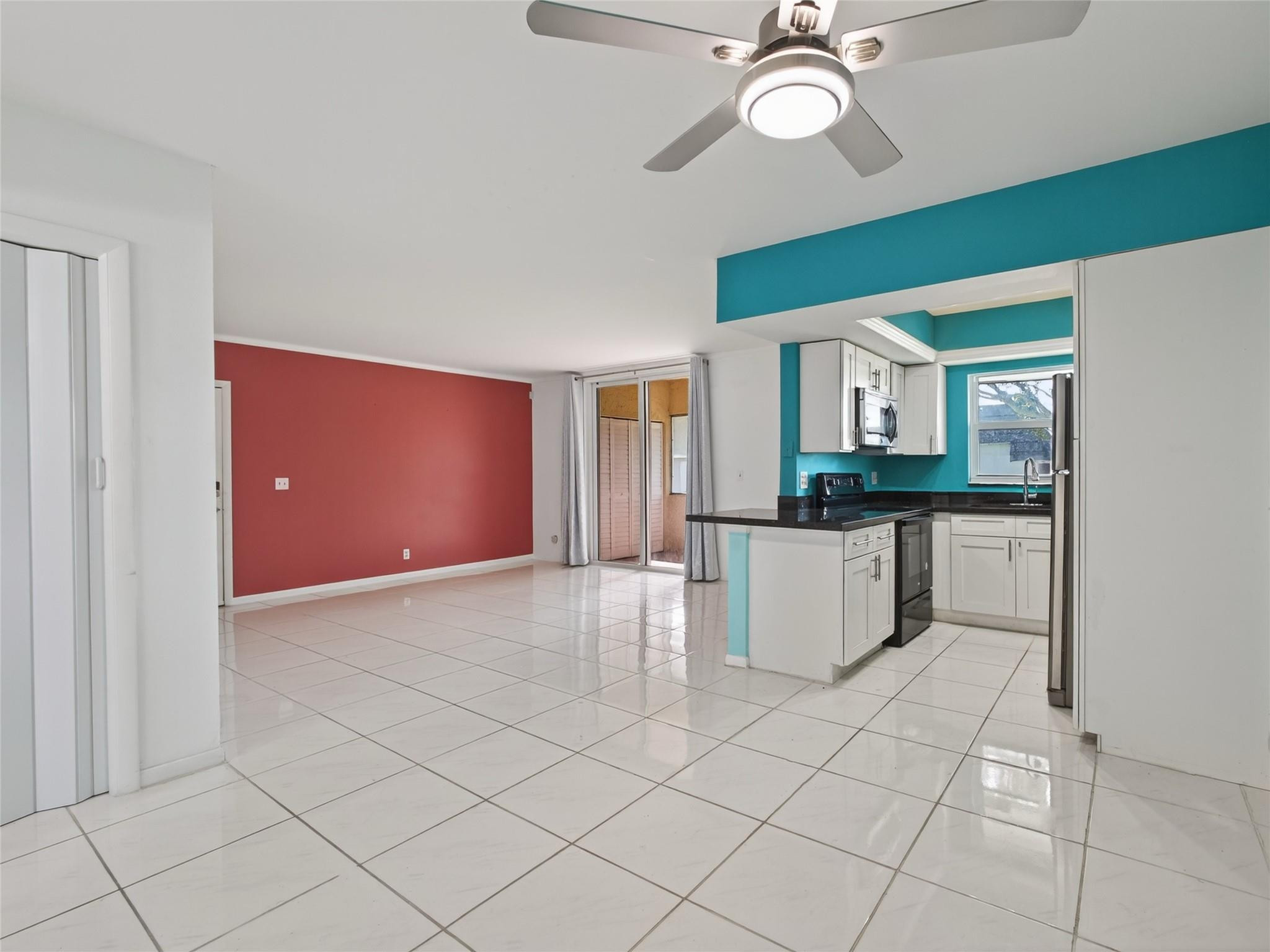 8400 W Sample Road 203 Property Photo 2