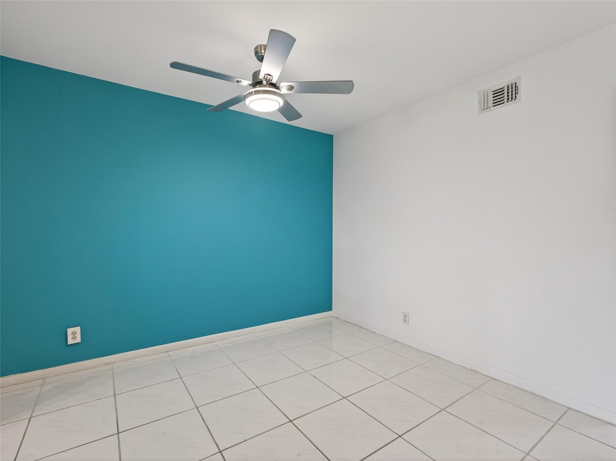 8400 W Sample Road 203 Property Photo 8