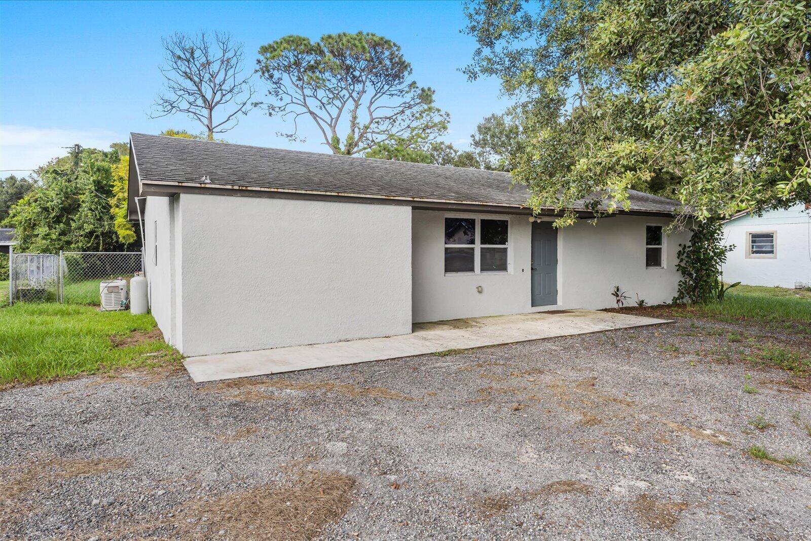 3031 Nw 2nd Street Property Photo 4