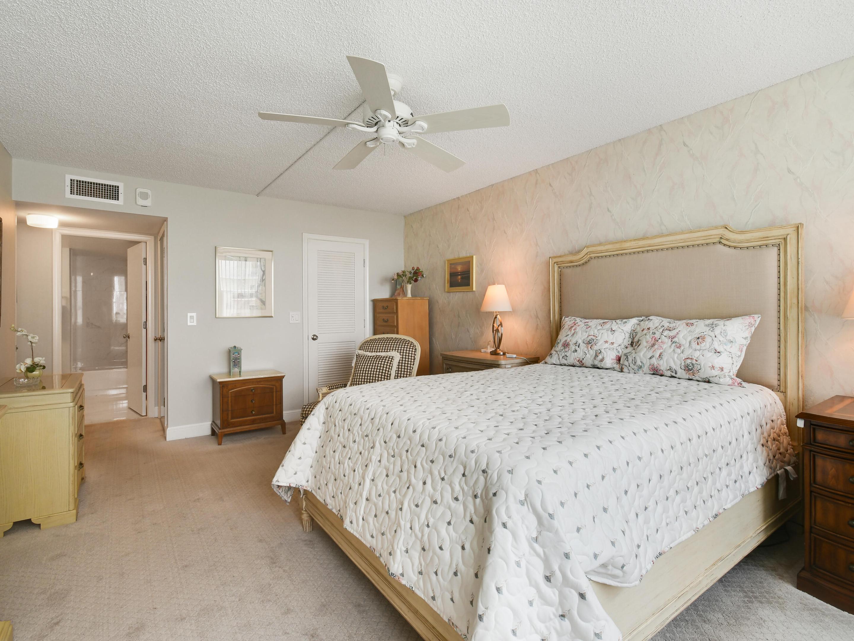 3400 N Ocean Drive 908 Property Photo 17