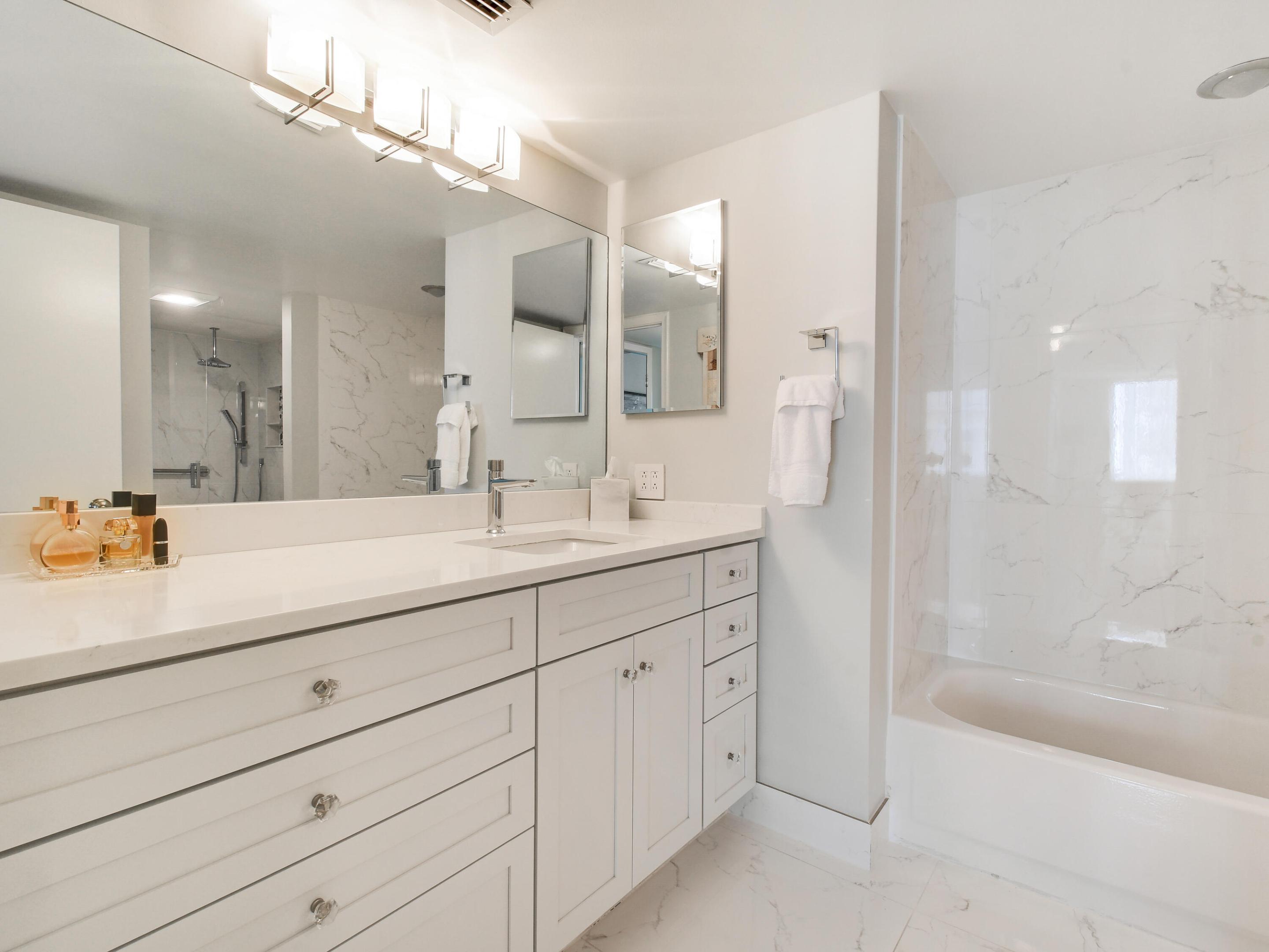 3400 N Ocean Drive 908 Property Photo 21