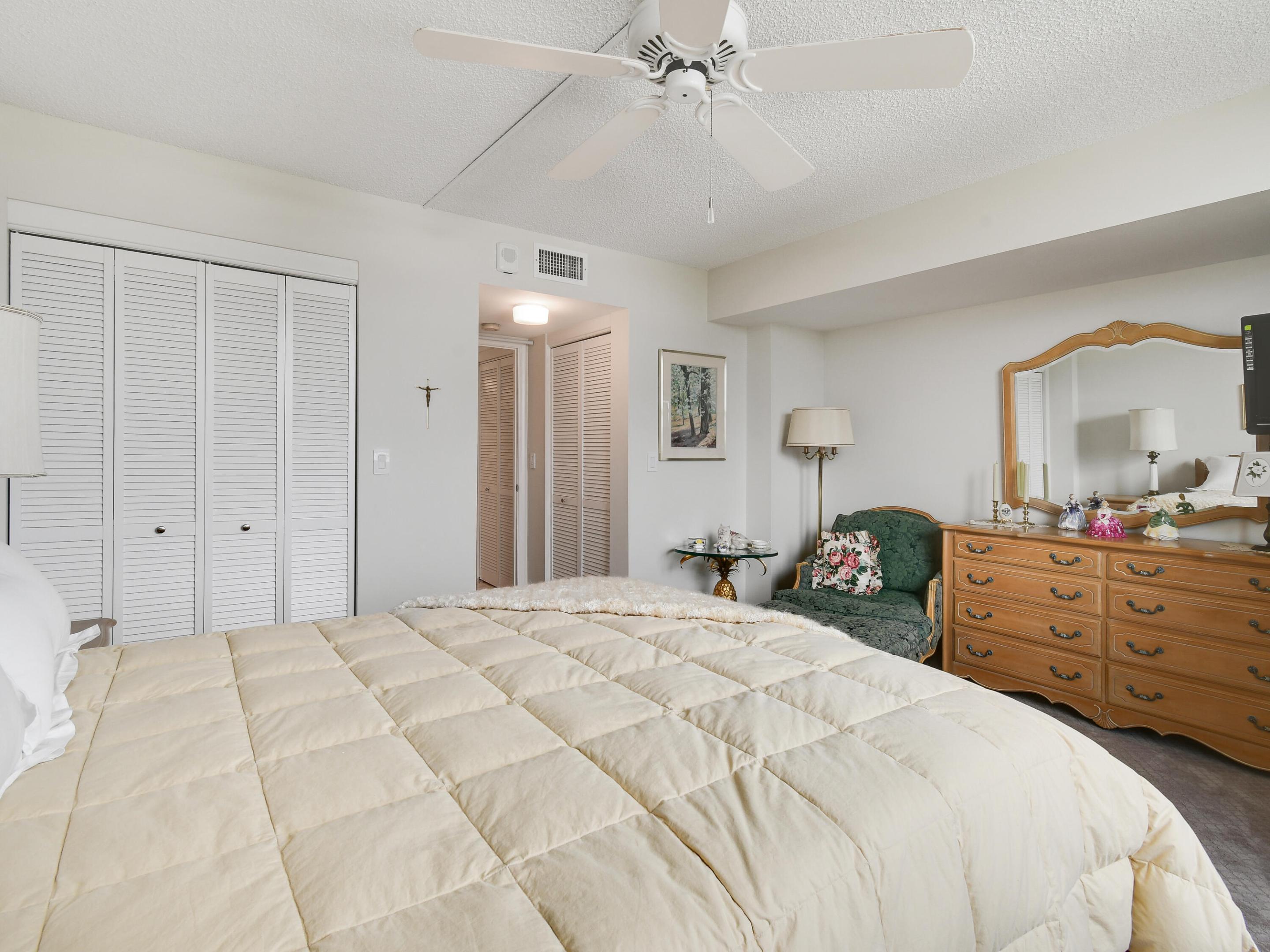 3400 N Ocean Drive 908 Property Photo 23