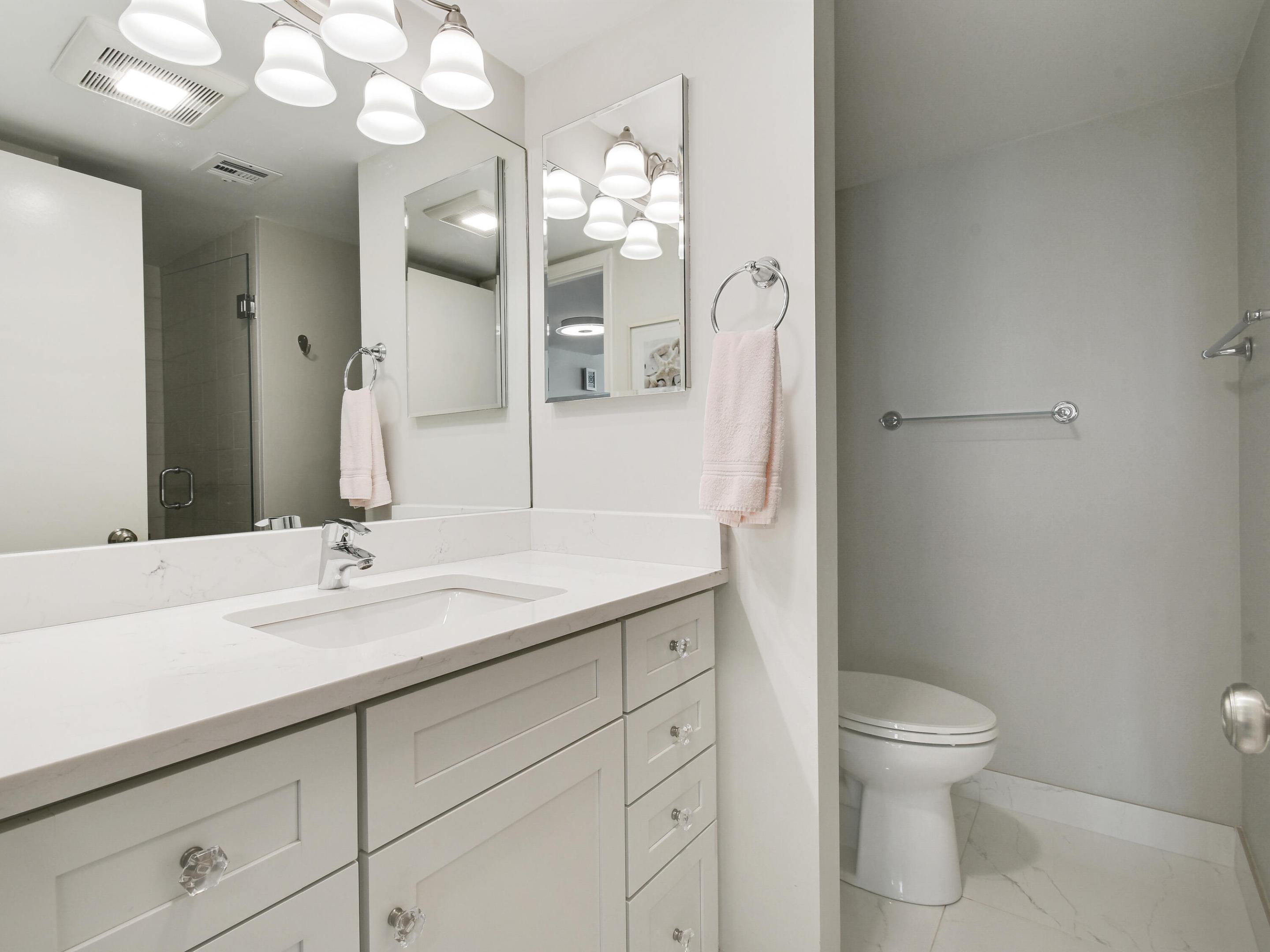 3400 N Ocean Drive 908 Property Photo 25