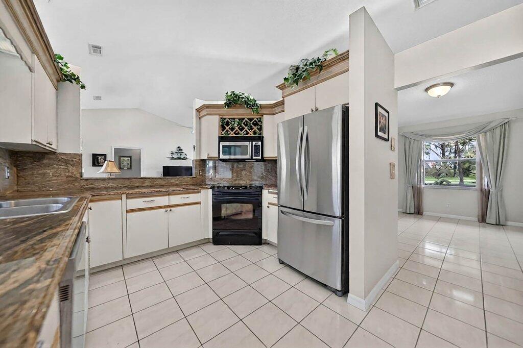 4842 Sw Bimini Circle N Property Photo 11