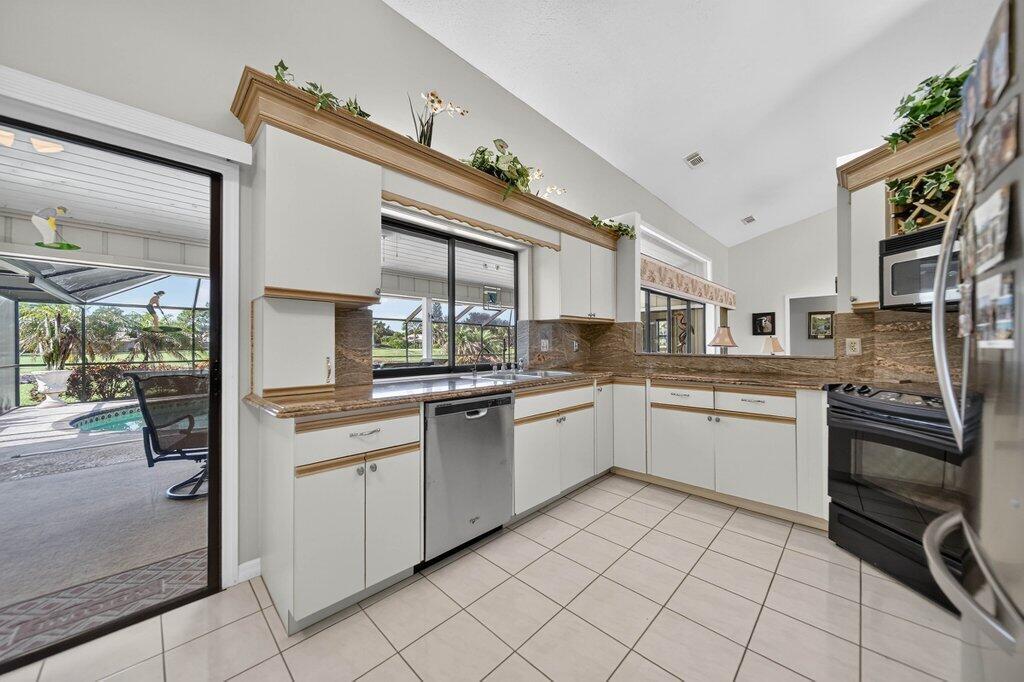 4842 Sw Bimini Circle N Property Photo 12
