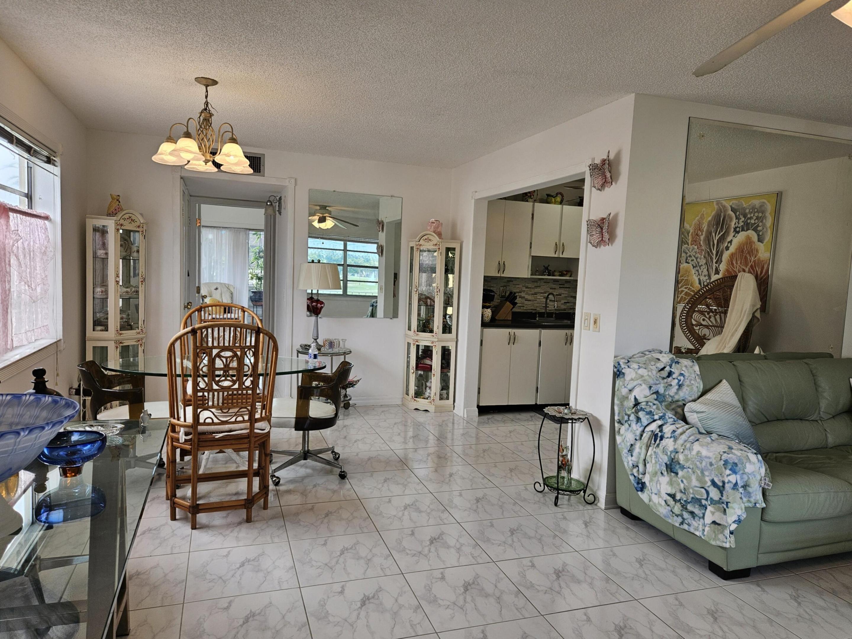 224 Burgundy E Property Photo 3