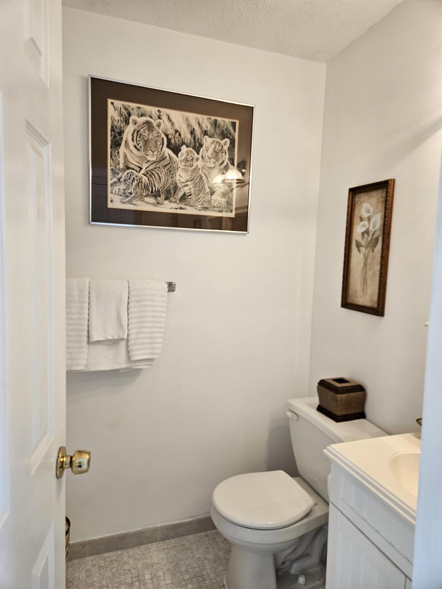 224 Burgundy E Property Photo 6