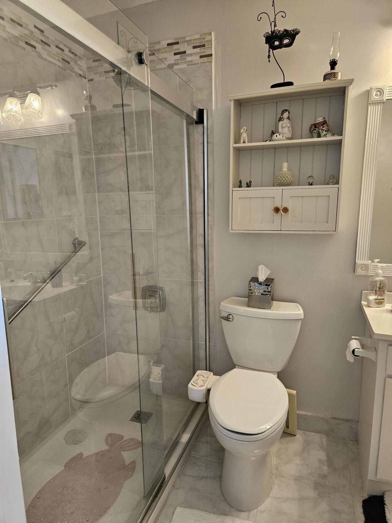 224 Burgundy E Property Photo 8