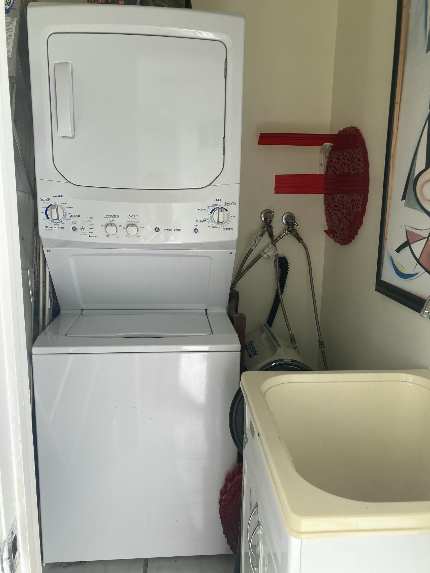 224 Burgundy E Property Photo 11