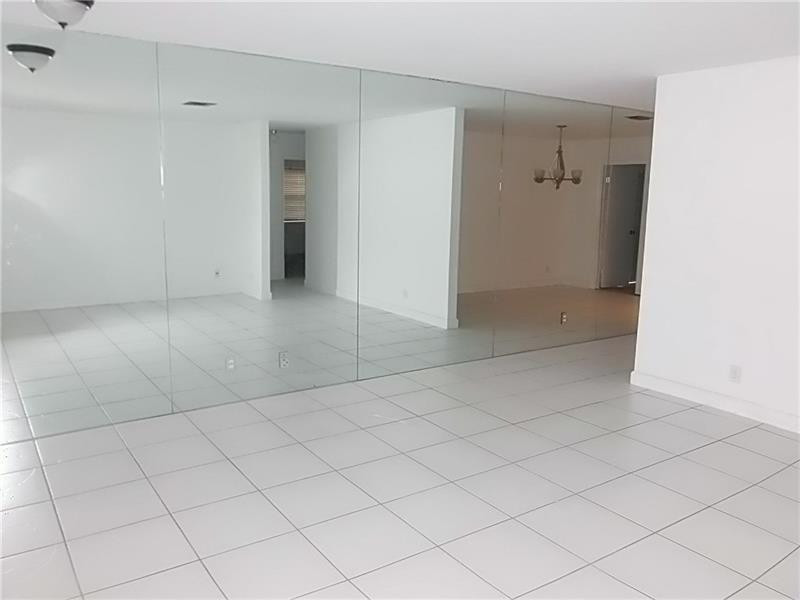 1905 Sw 86th Avenue Property Photo 3