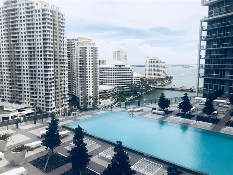 465 Brickell Avenue 1806 Property Photo 2