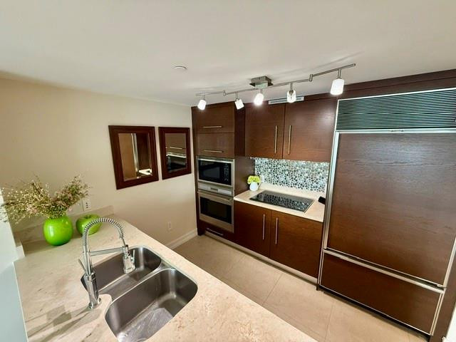 465 Brickell Avenue 1806 Property Photo 6