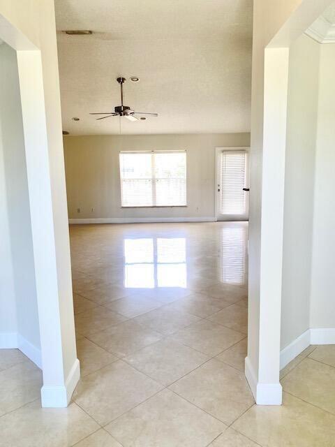 598 Nw Kingston Street Property Photo 6