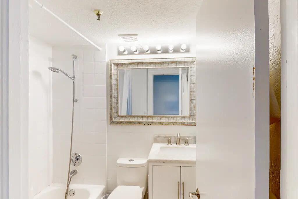 235 Sunrise Avenue 3215 Property Photo 6