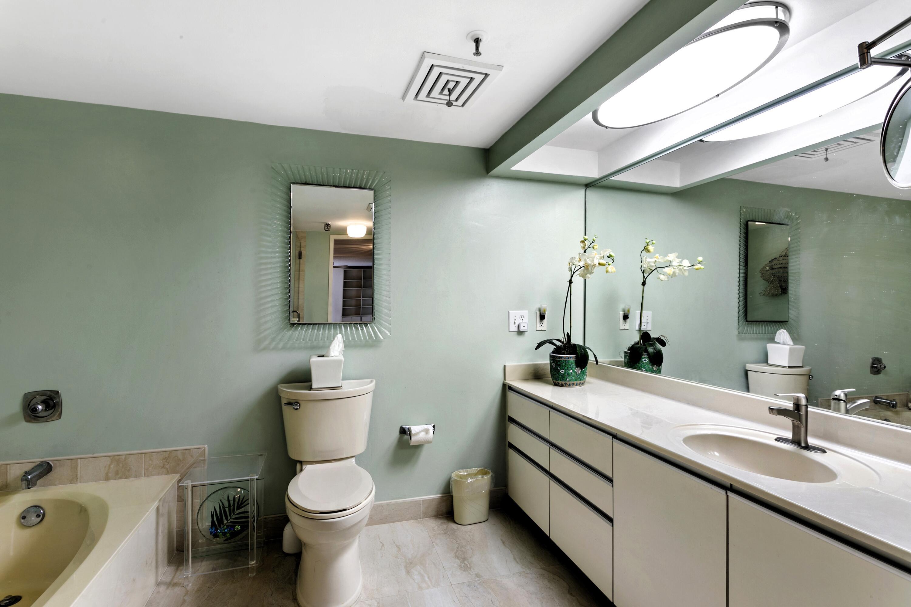 2480 Presidential Way 403 Property Photo 10