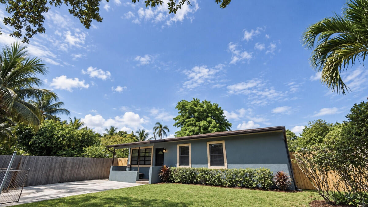 1142 Chateau Park Drive Property Photo 1