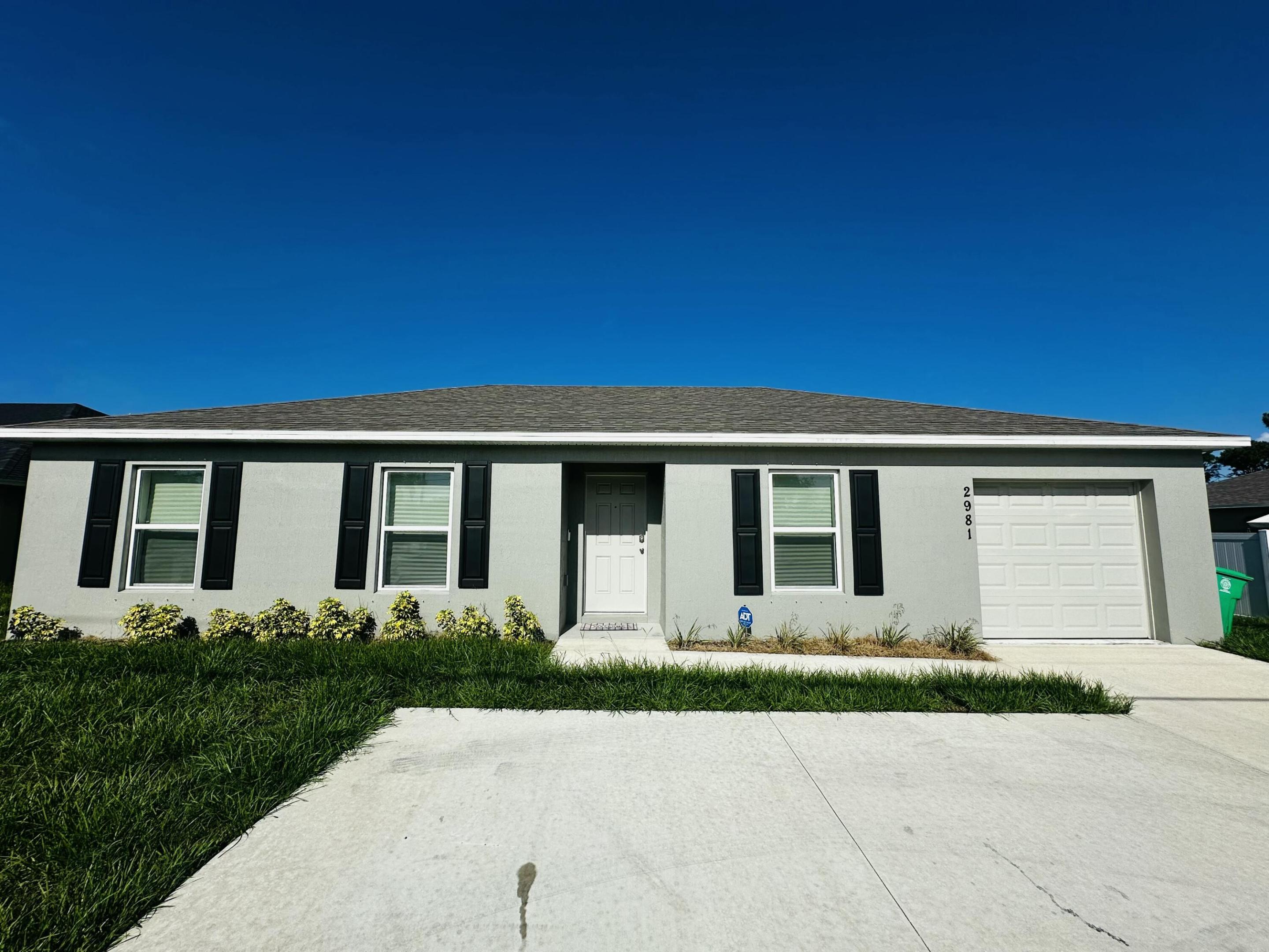 2981 SW ROSSER Boulevard Property Photo 1