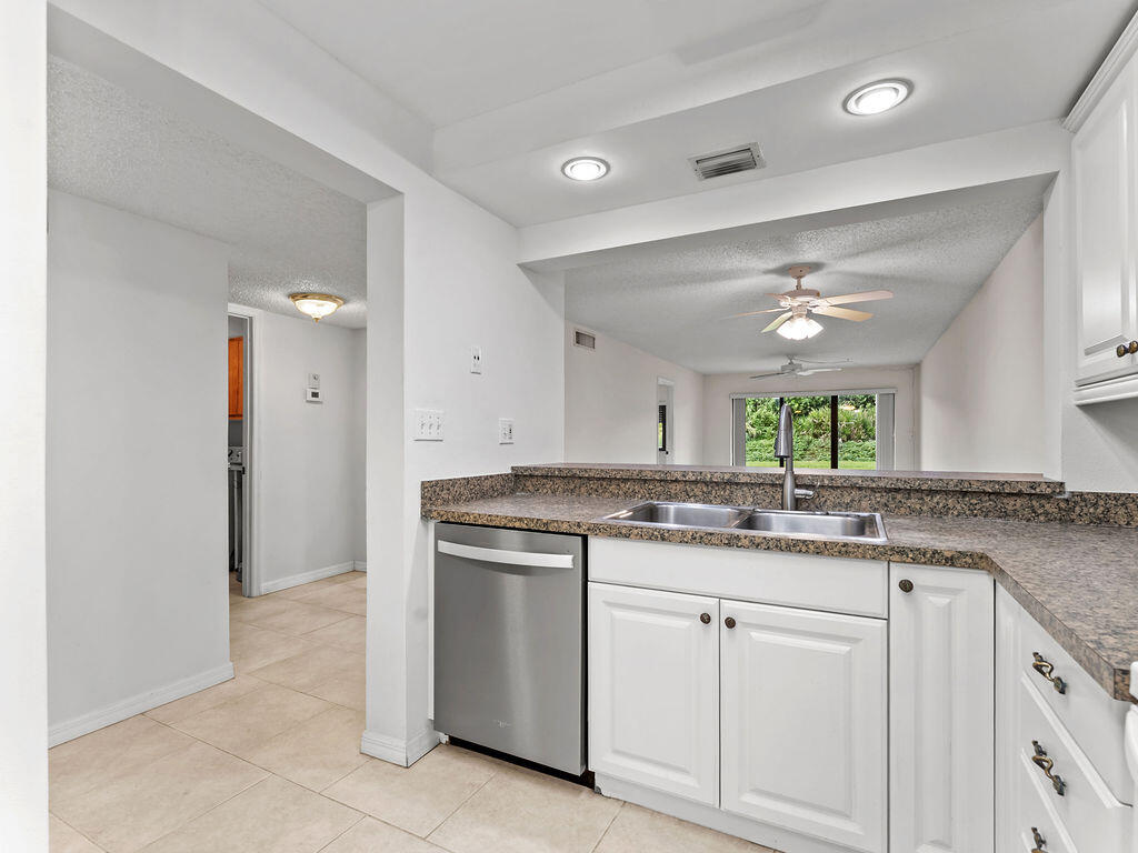 10044 S Ocean Drive 103 Property Photo 10