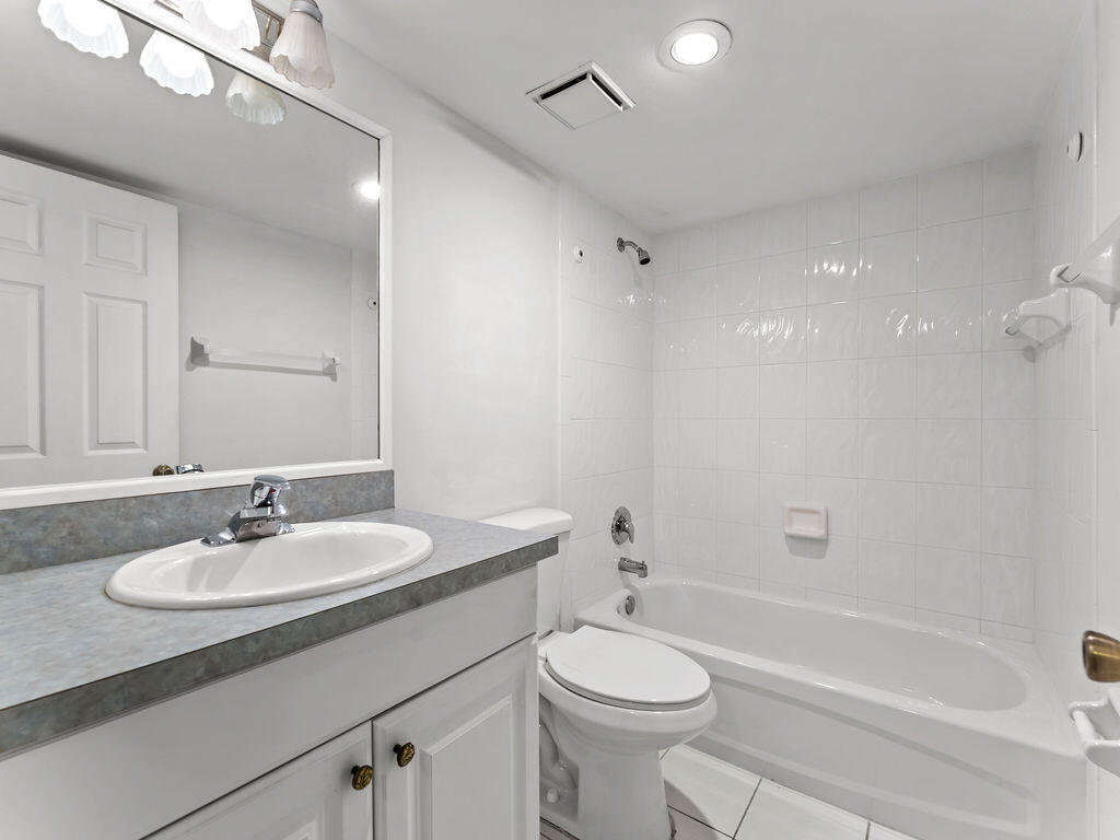10044 S Ocean Drive 103 Property Photo 18