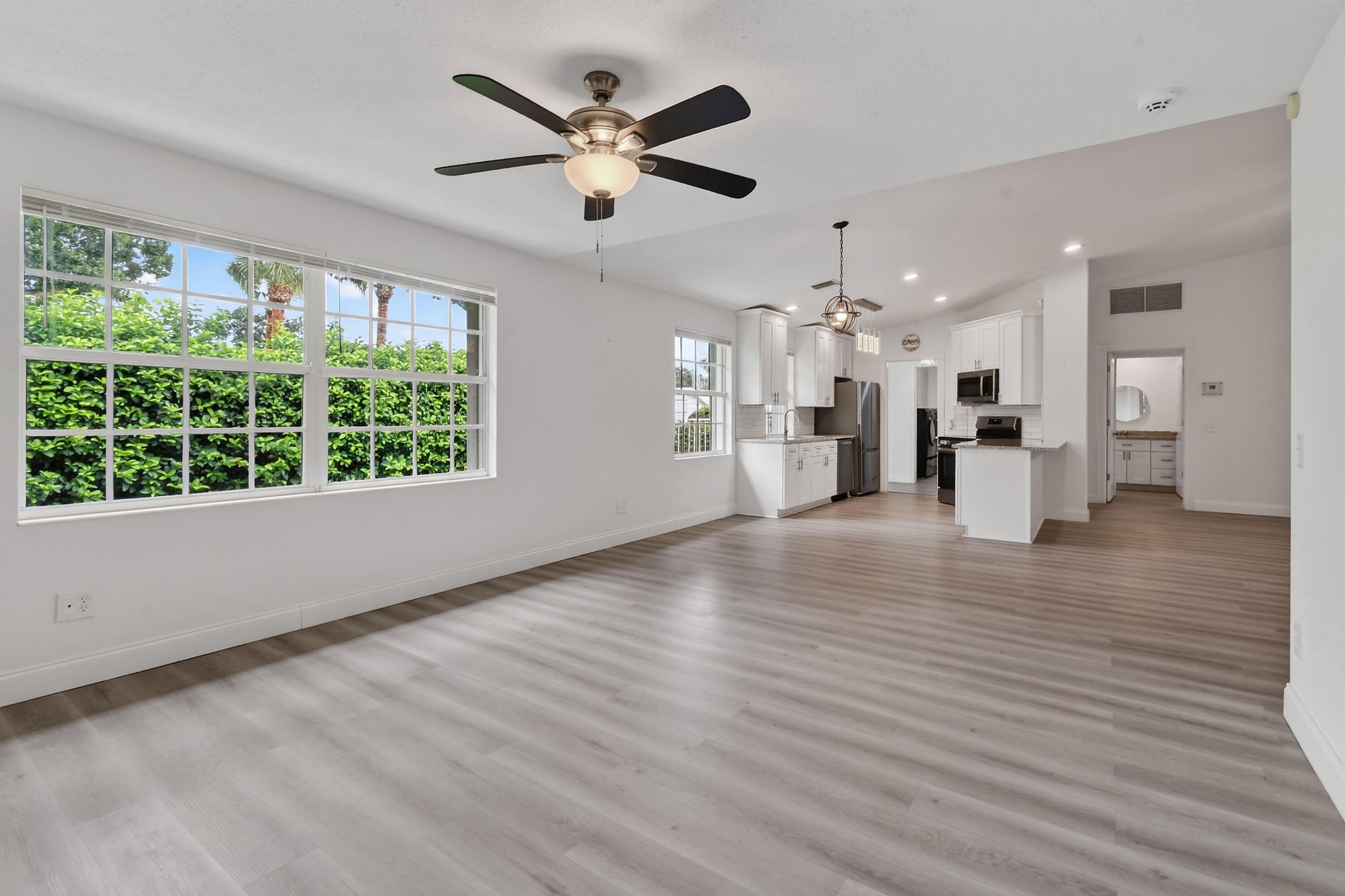 1671 Sw Waterfall Boulevard Property Photo 12