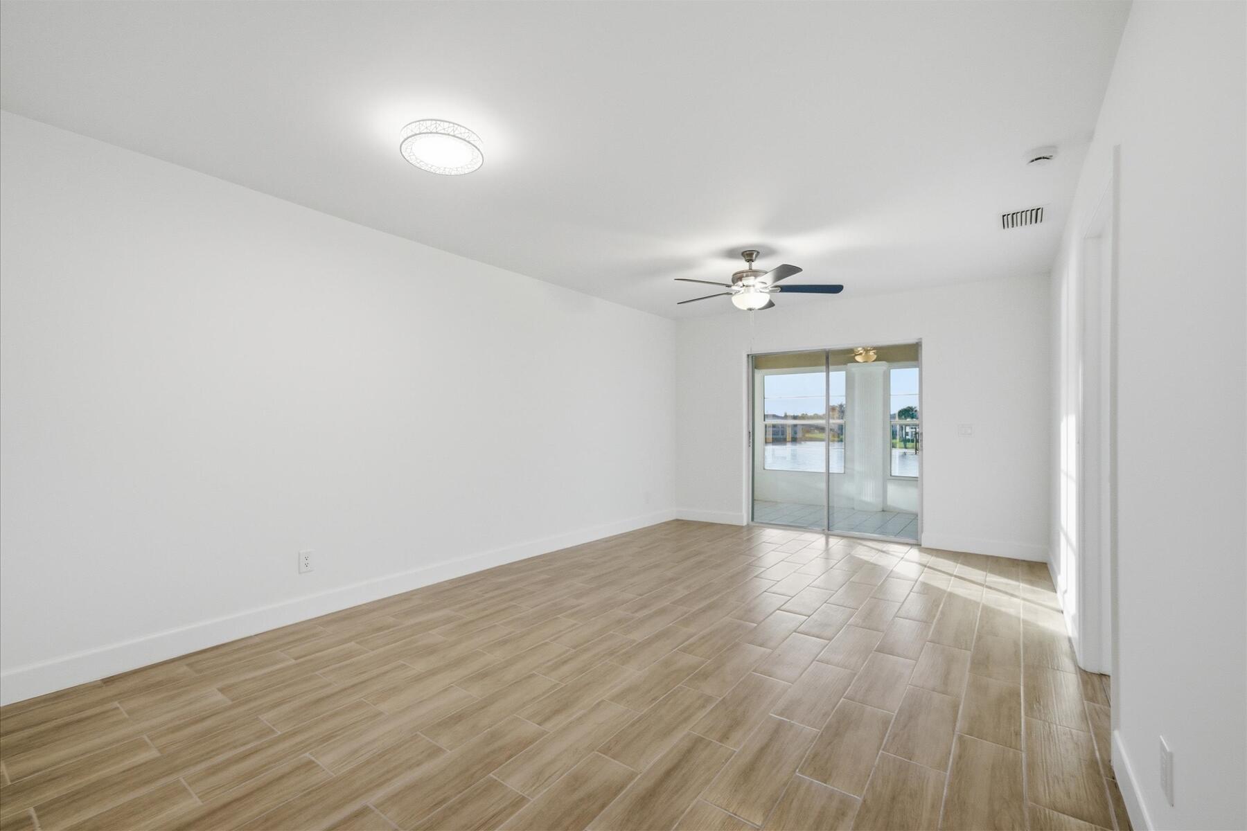 428 Grove Isle Circle 9 Property Photo 6