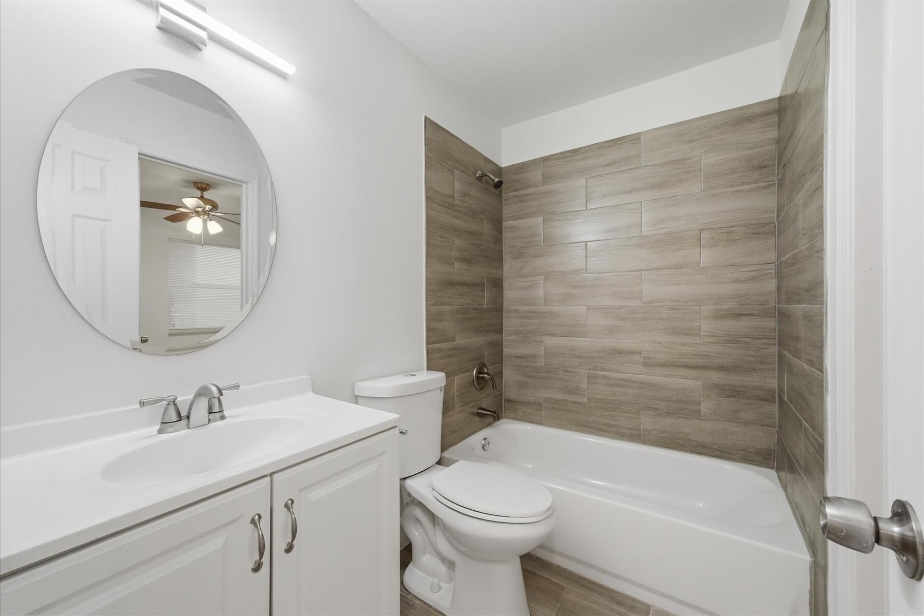 428 Grove Isle Circle 9 Property Photo 18