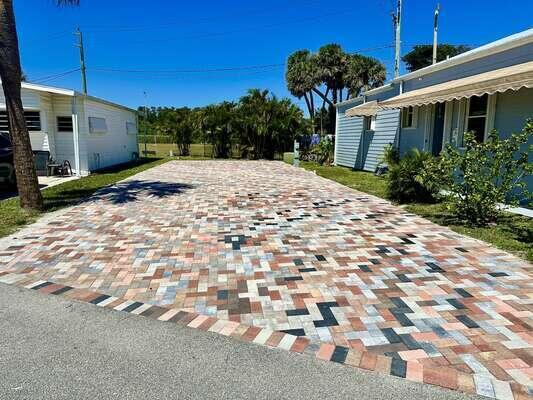 2133 Nettles Boulevard Property Photo 3