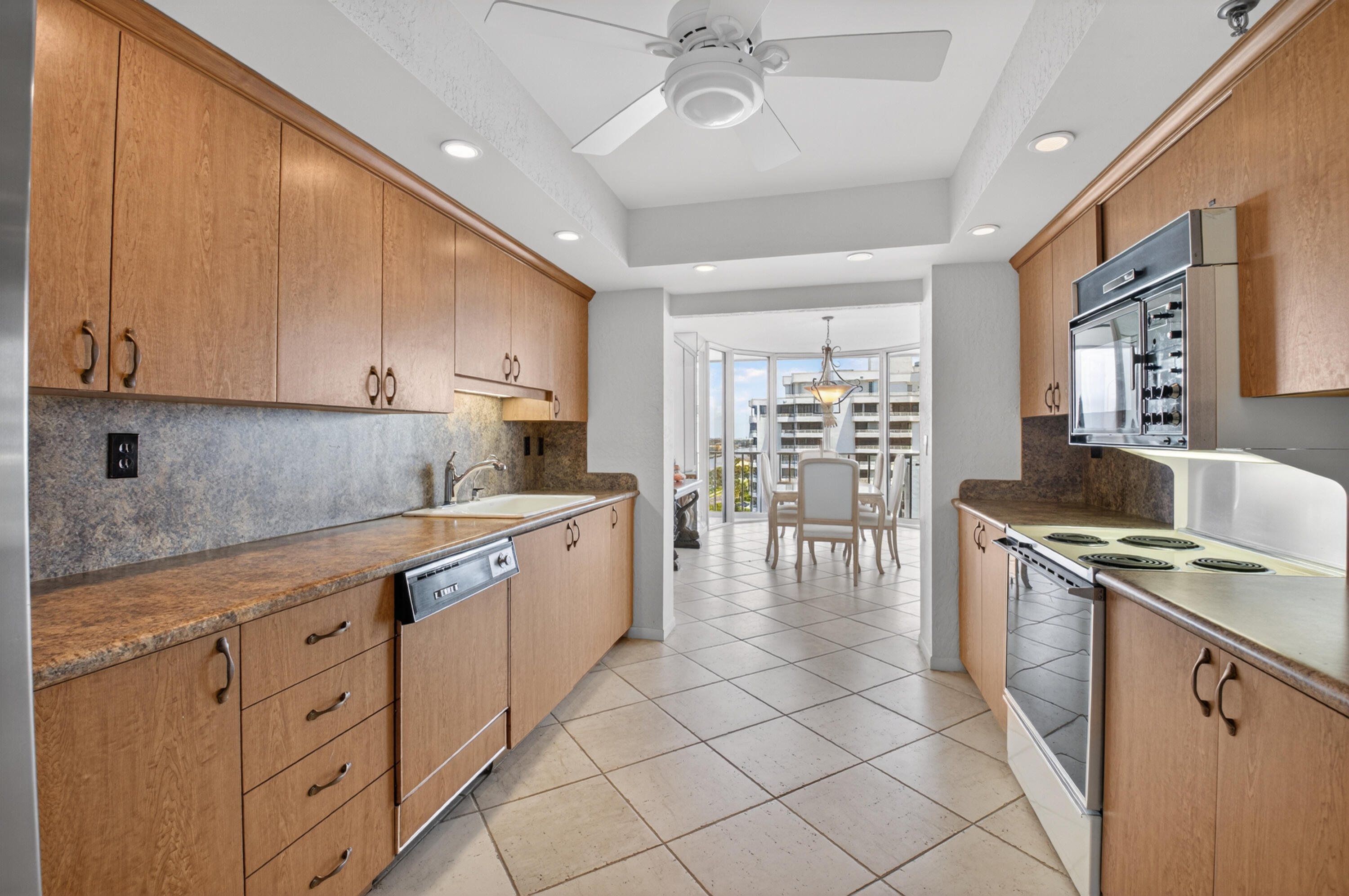 2917 S Ocean Boulevard 902 Property Photo 9