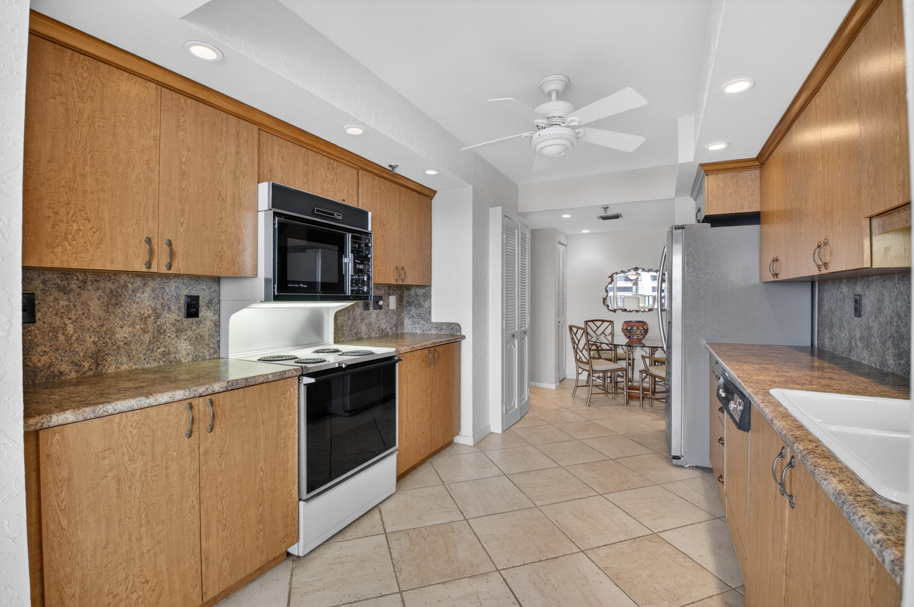 2917 S Ocean Boulevard 902 Property Photo 10