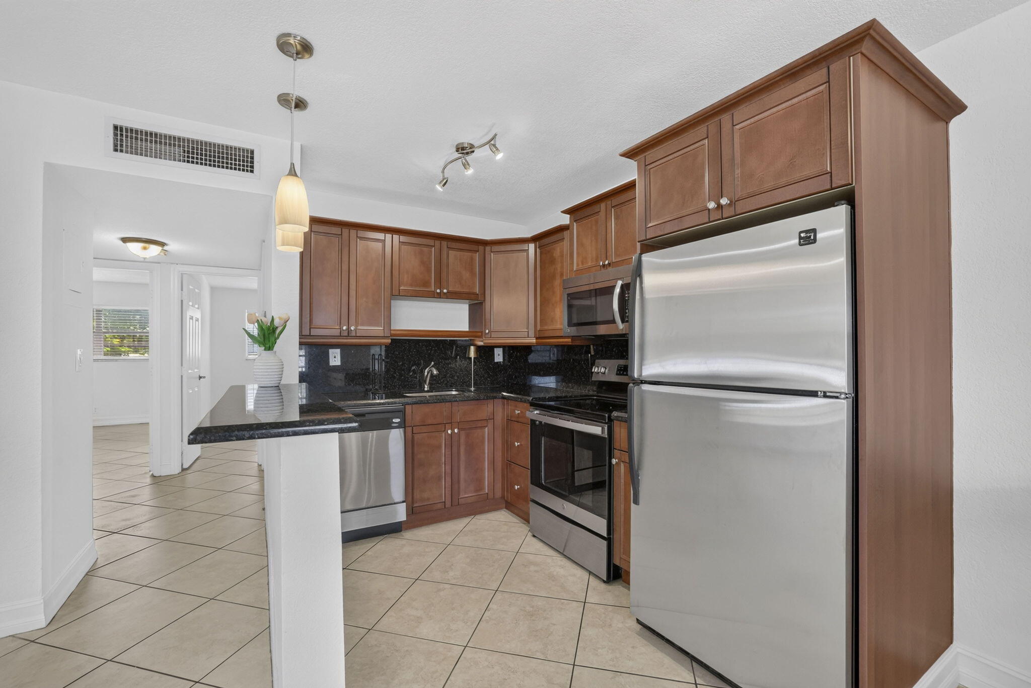 4051 NE 13TH Avenue NE 76-3 Property Photo 1