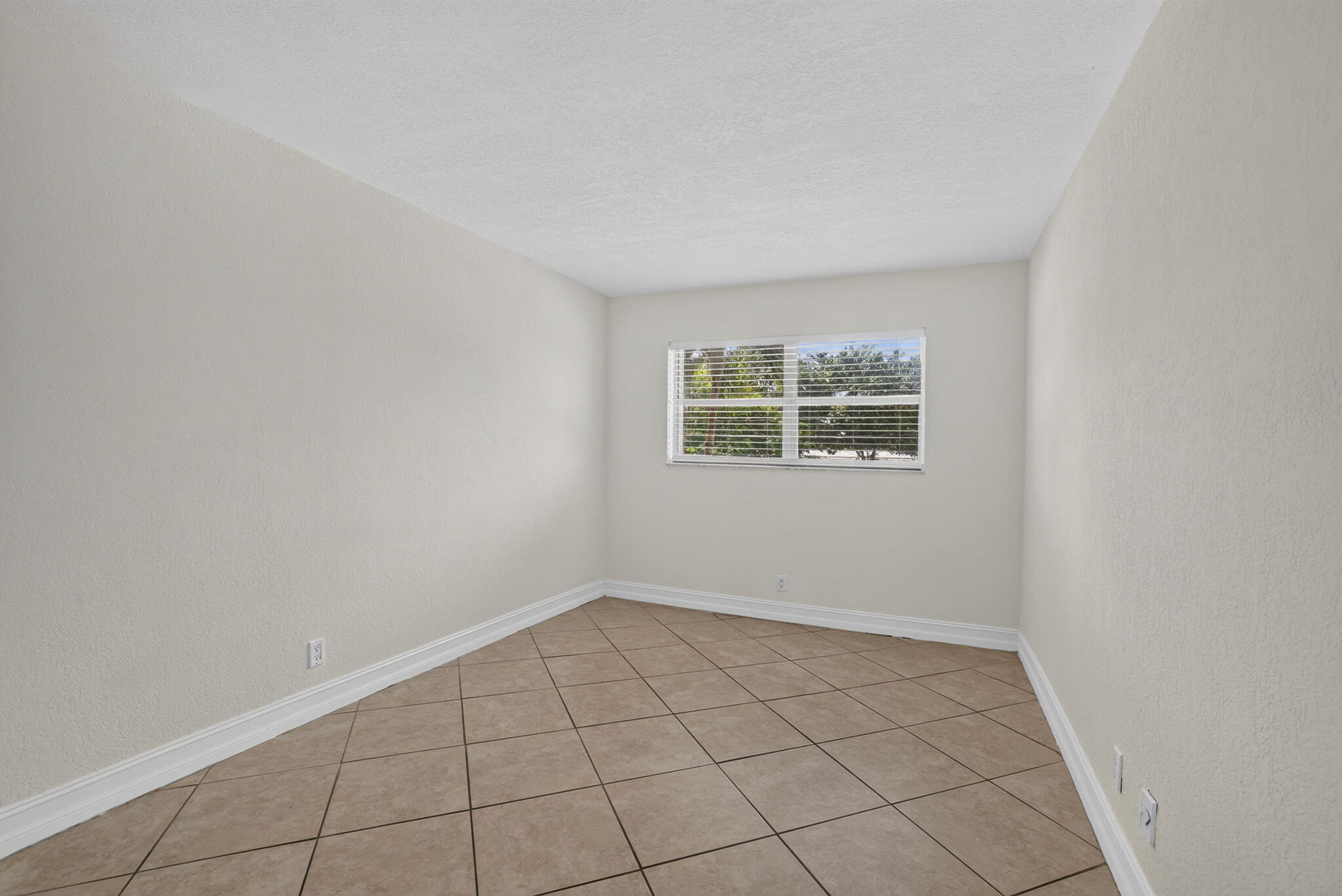4051 Ne 13th Avenue Ne 76-3 Property Photo 13