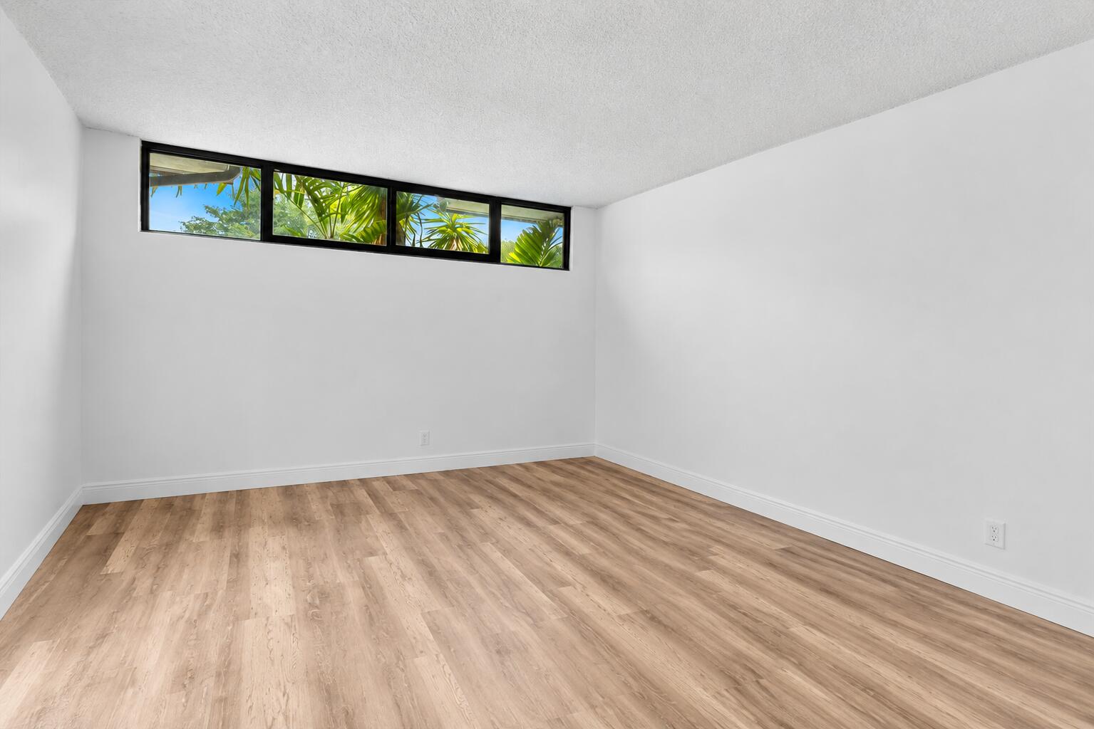 3750 Victoria Drive Property Photo 3