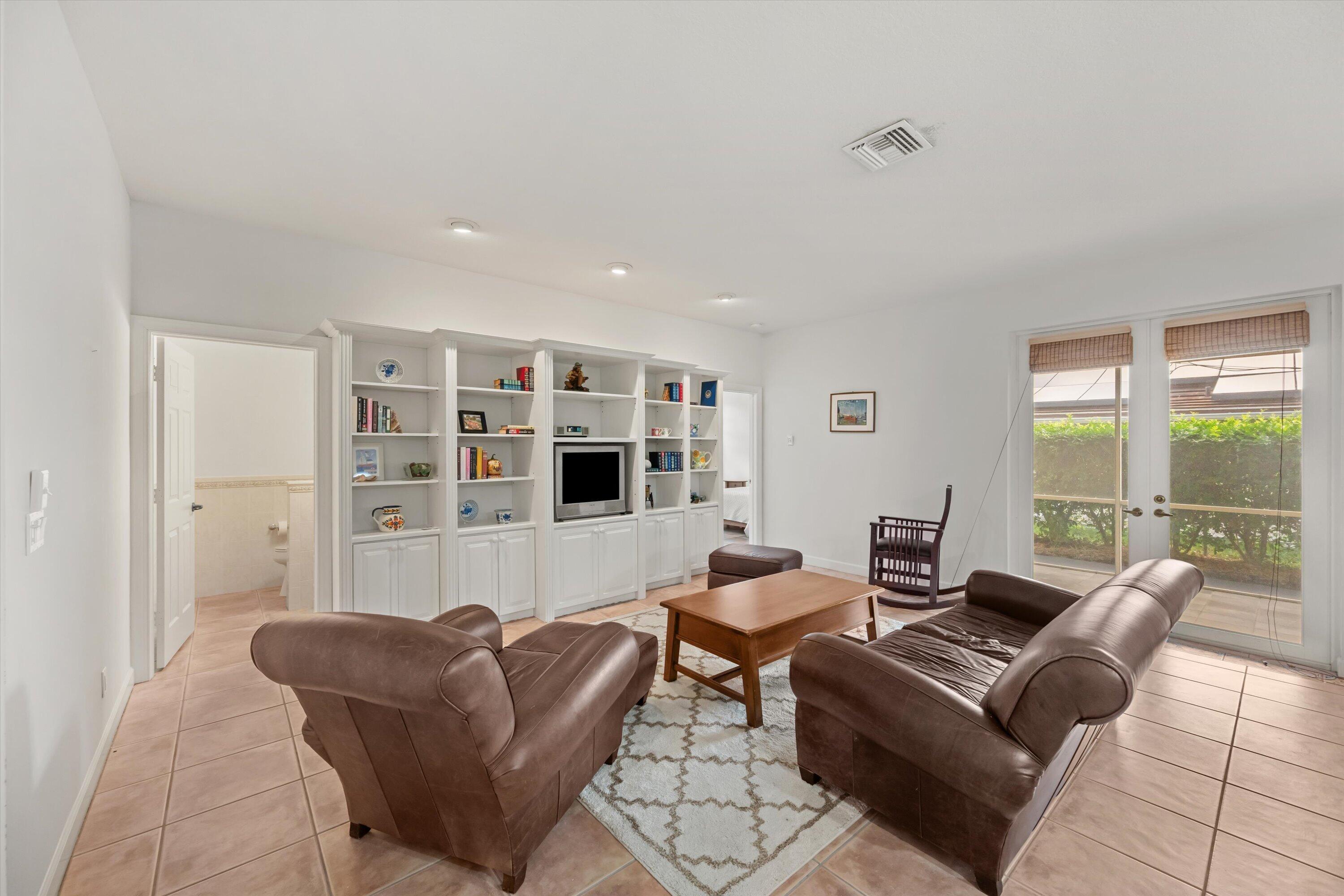 1211 Singer Drive Property Photo 5
