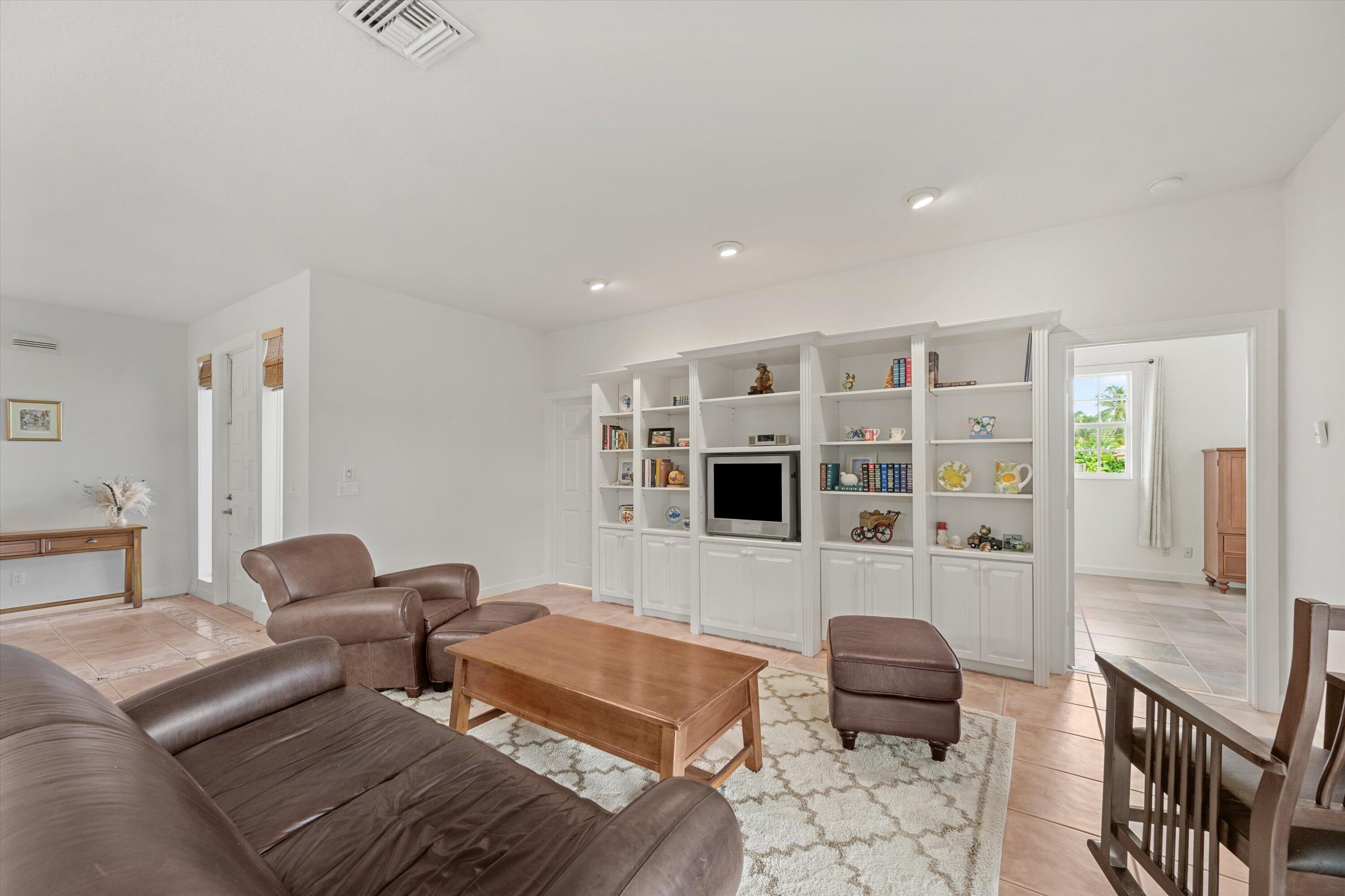 1211 Singer Drive Property Photo 6