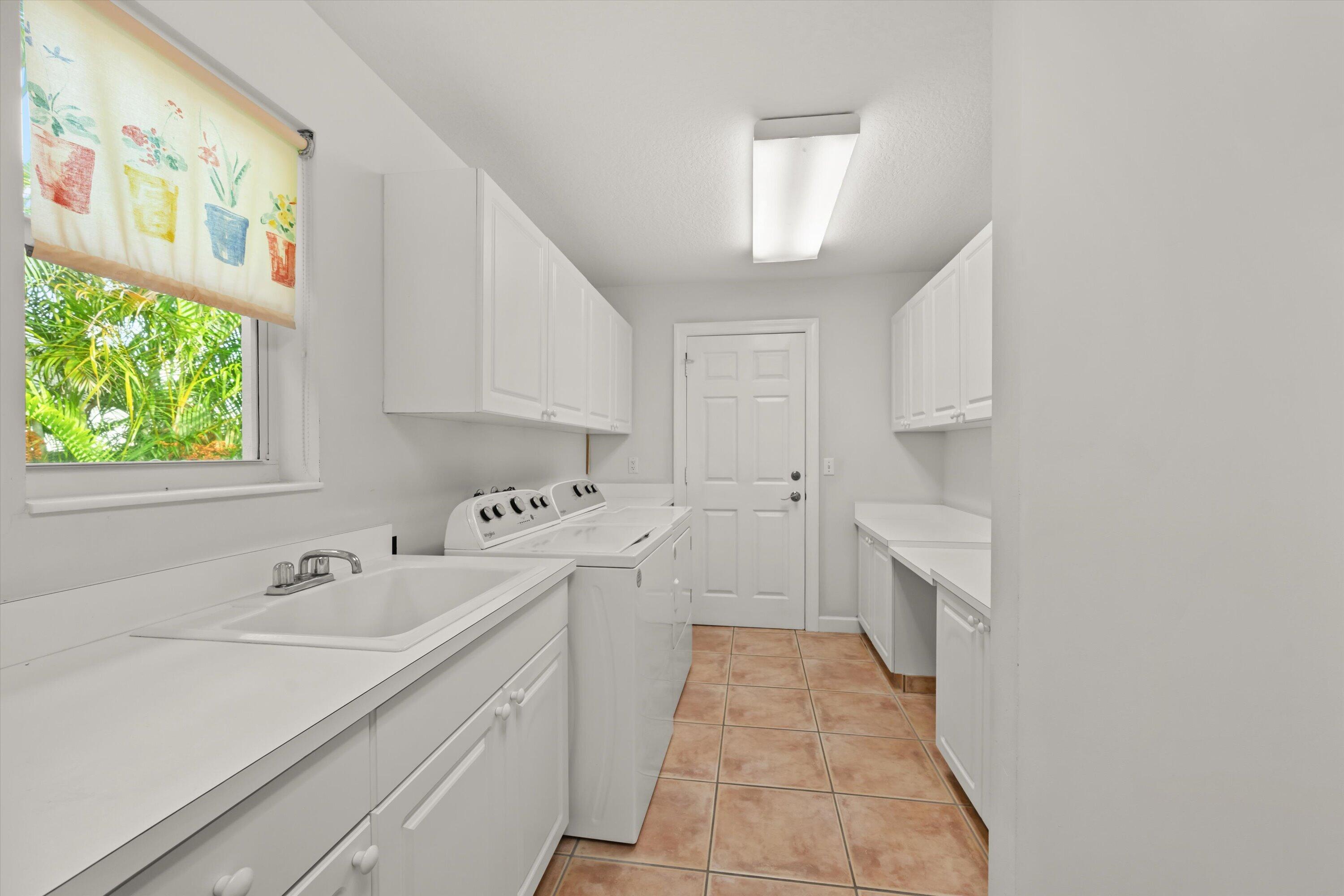1211 Singer Drive Property Photo 27