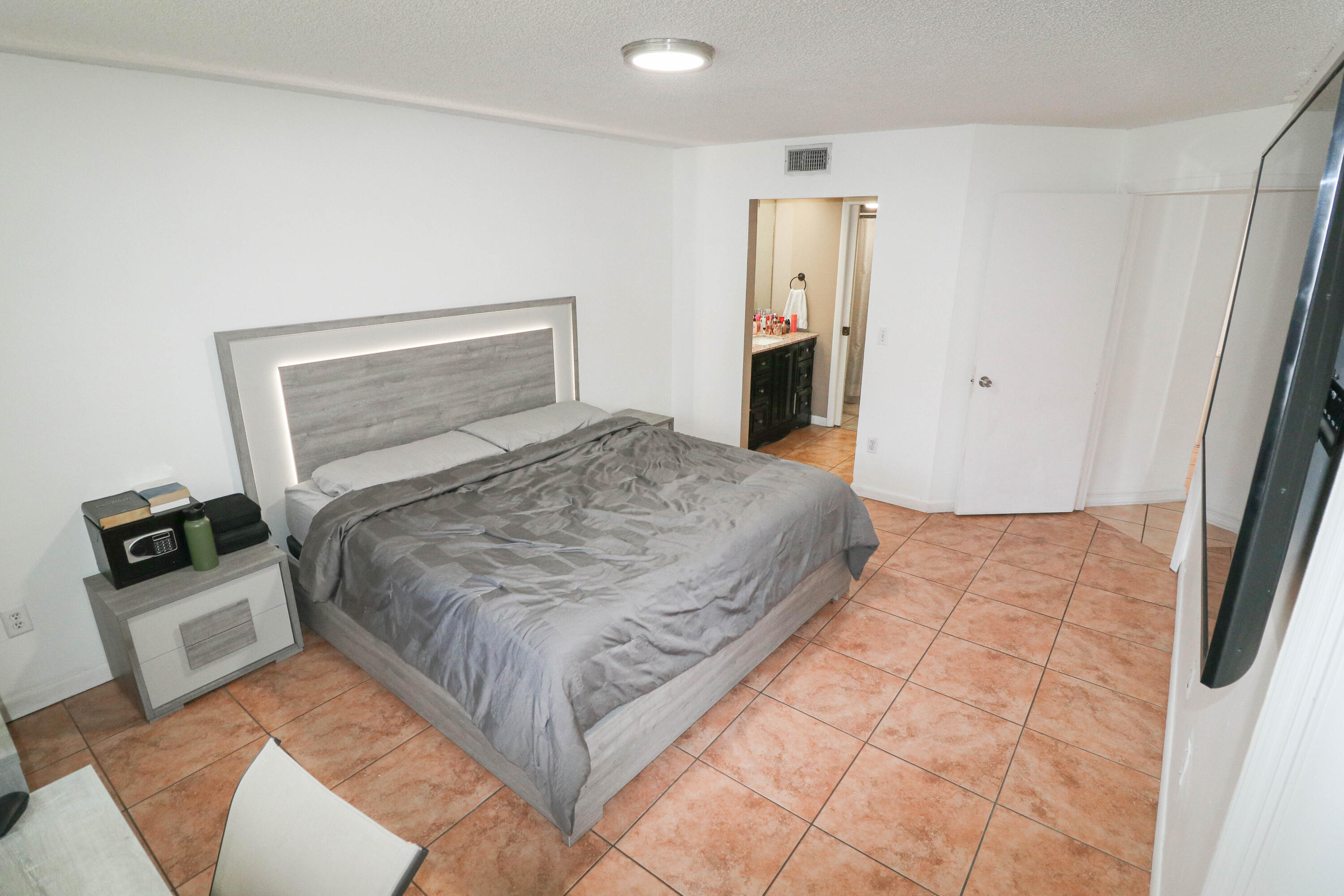 2646 Se 21st Court 203-d Property Photo 23