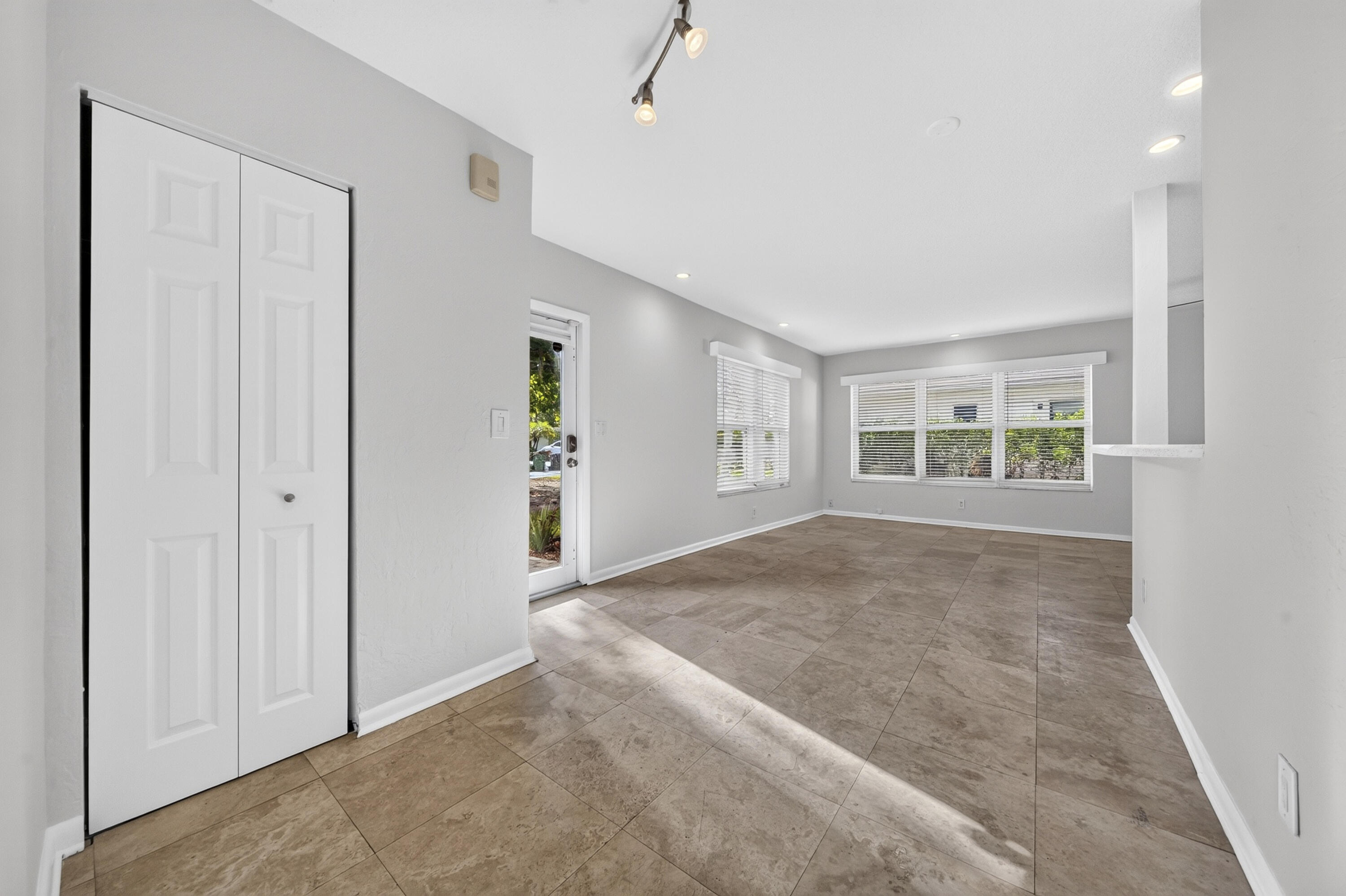 1605 Ne 16th Avenue Property Photo 5