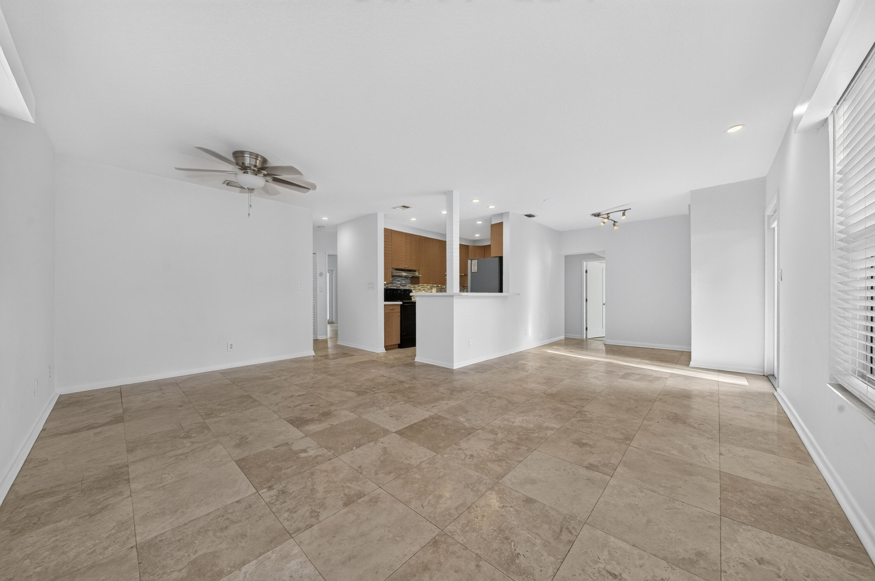 1605 Ne 16th Avenue Property Photo 8