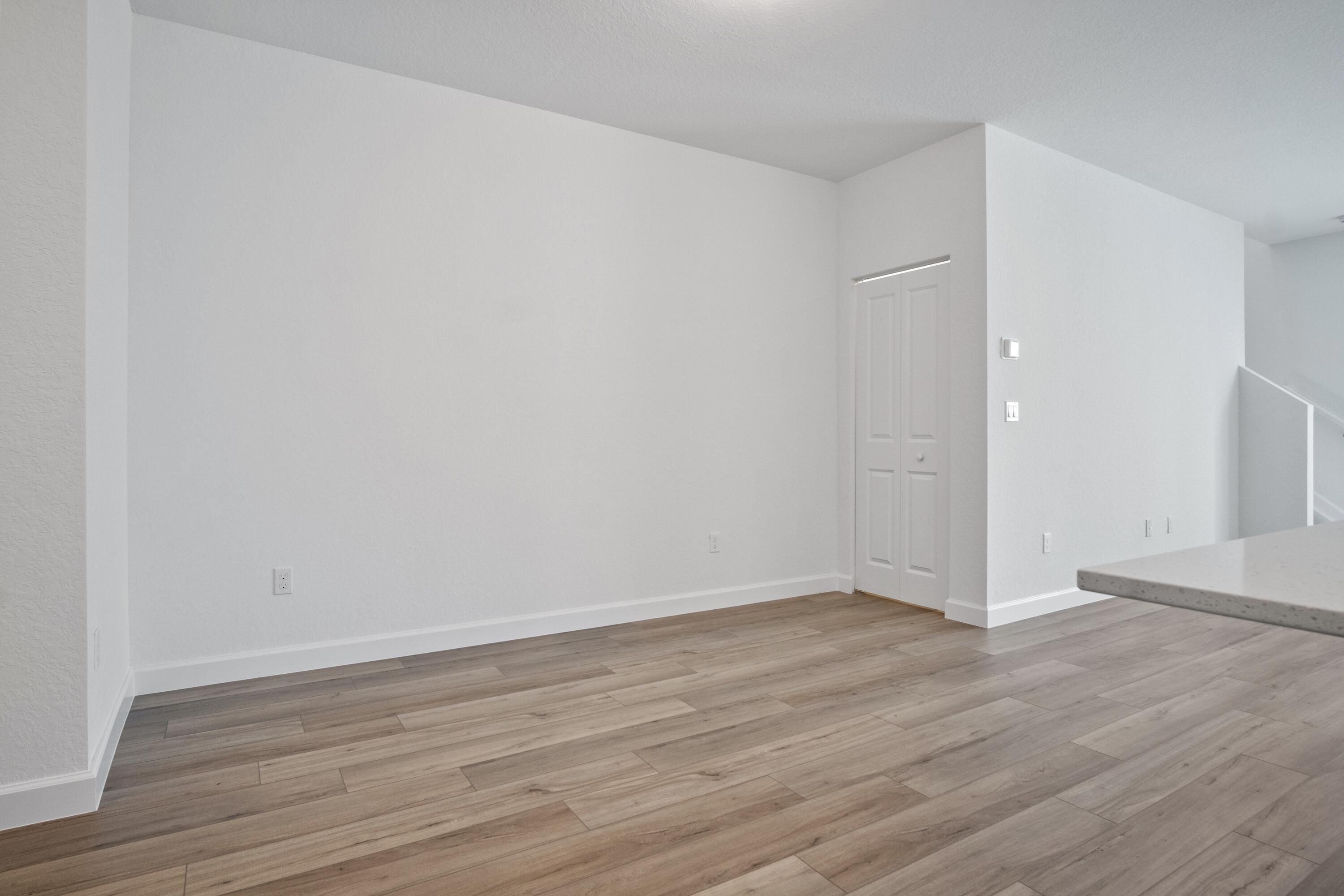 381 Se Crossoak Lane Property Photo 8